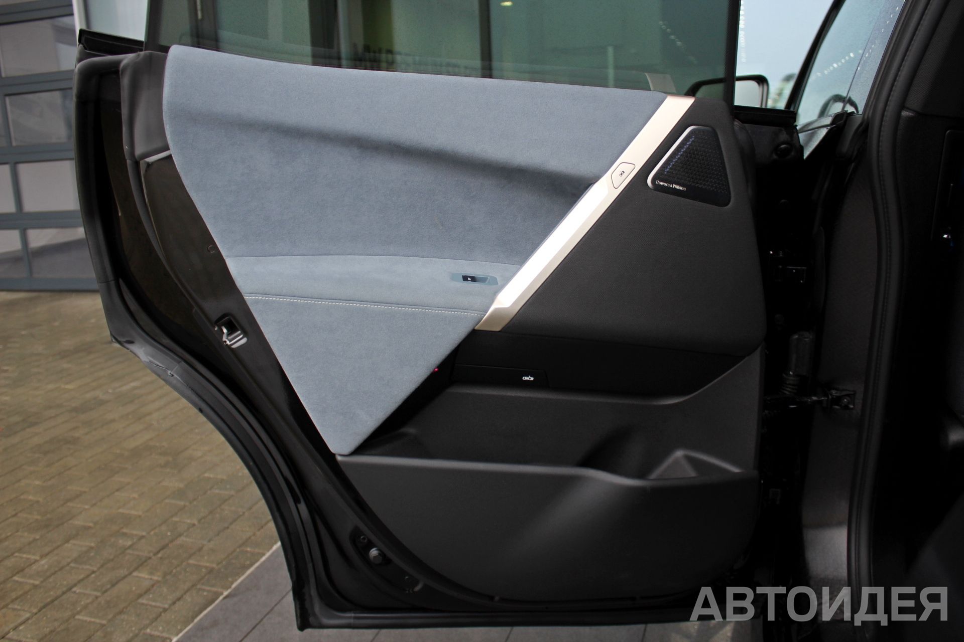 BMW i iX xDrive40 фото 24