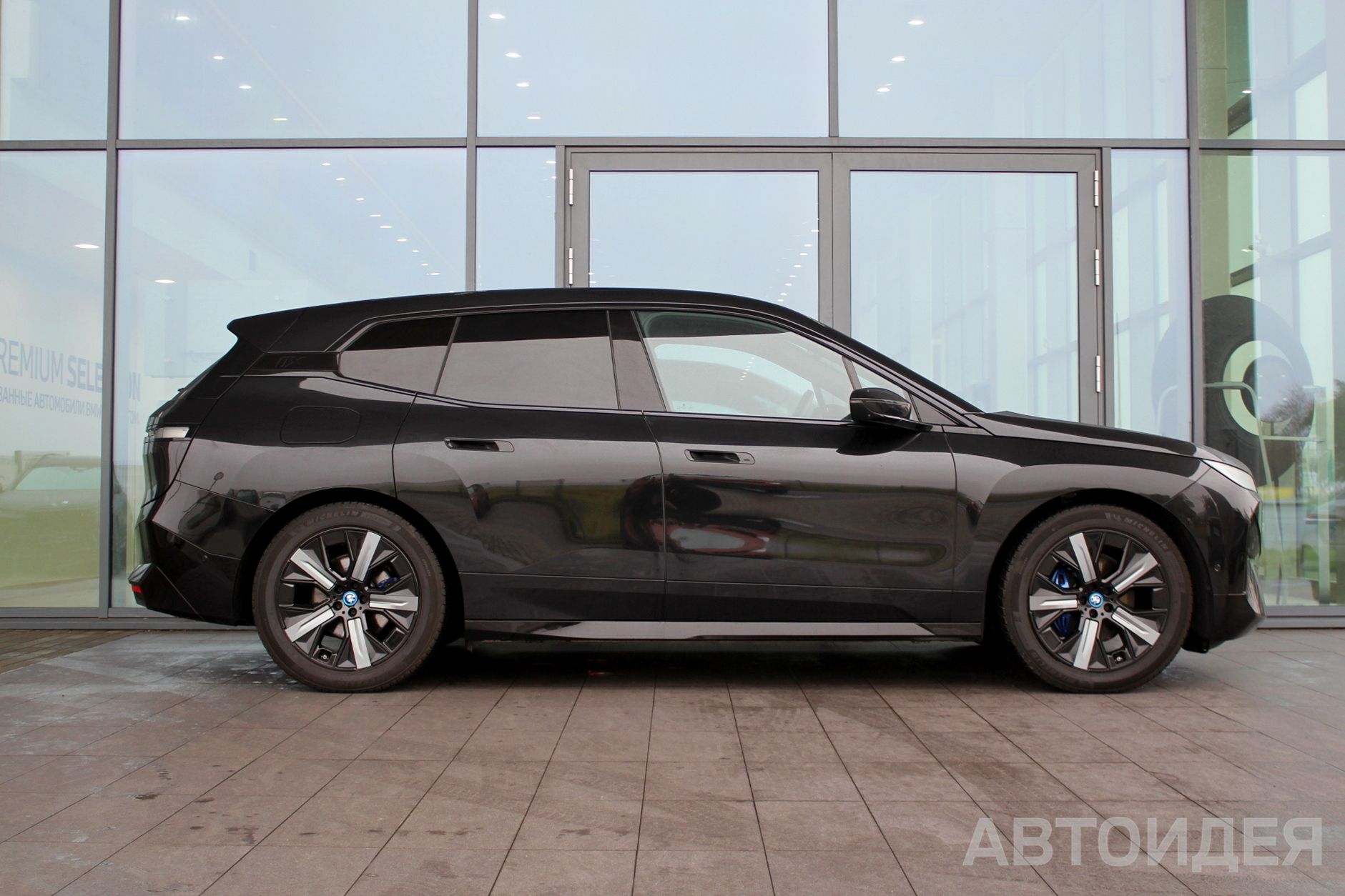 BMW i iX xDrive40 фото 3