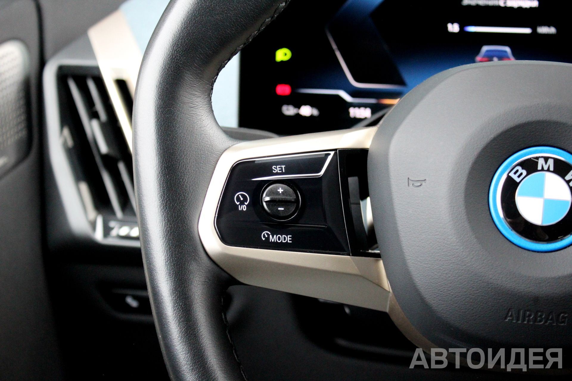 BMW i iX xDrive40 фото 11