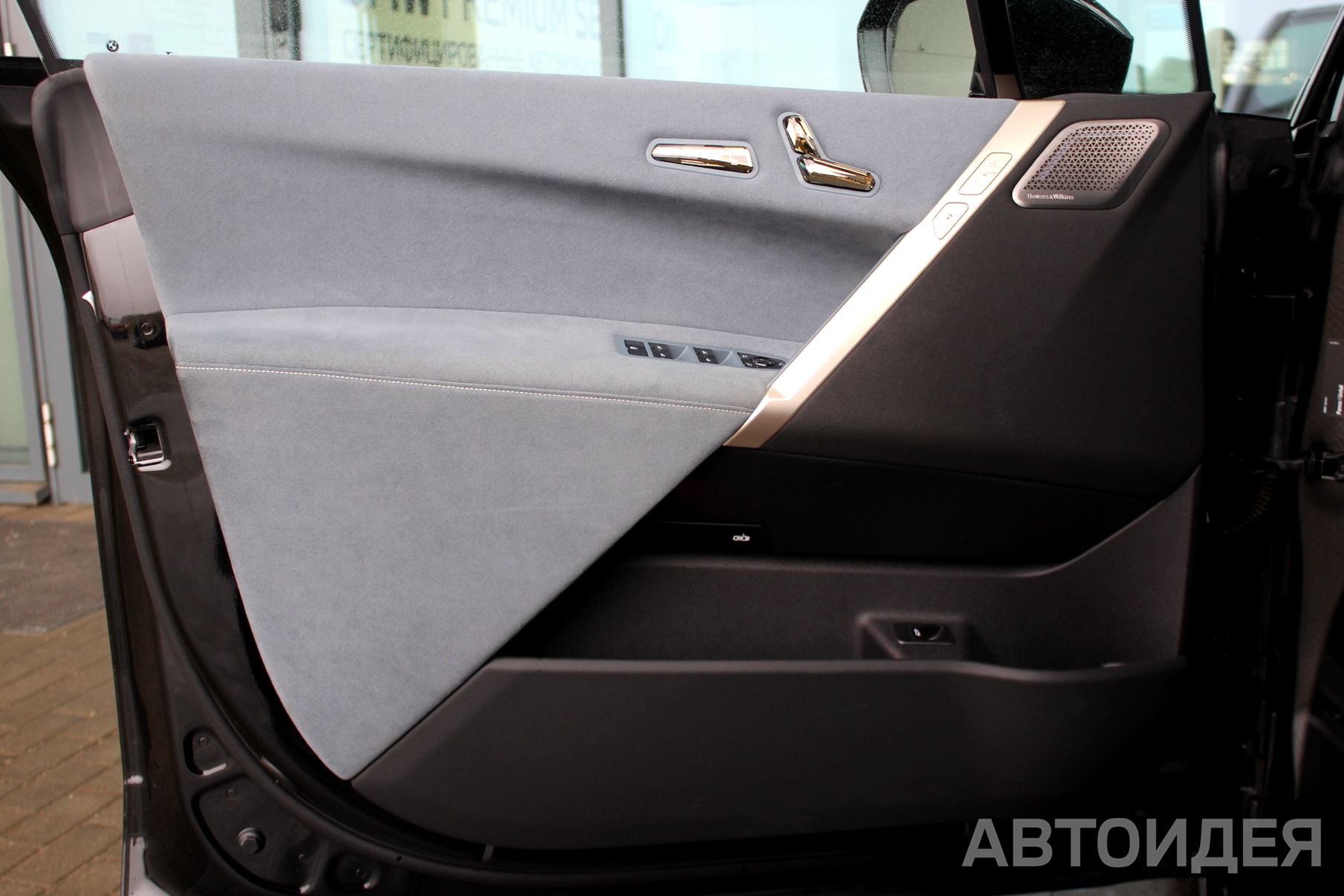 BMW i iX xDrive40 фото 21