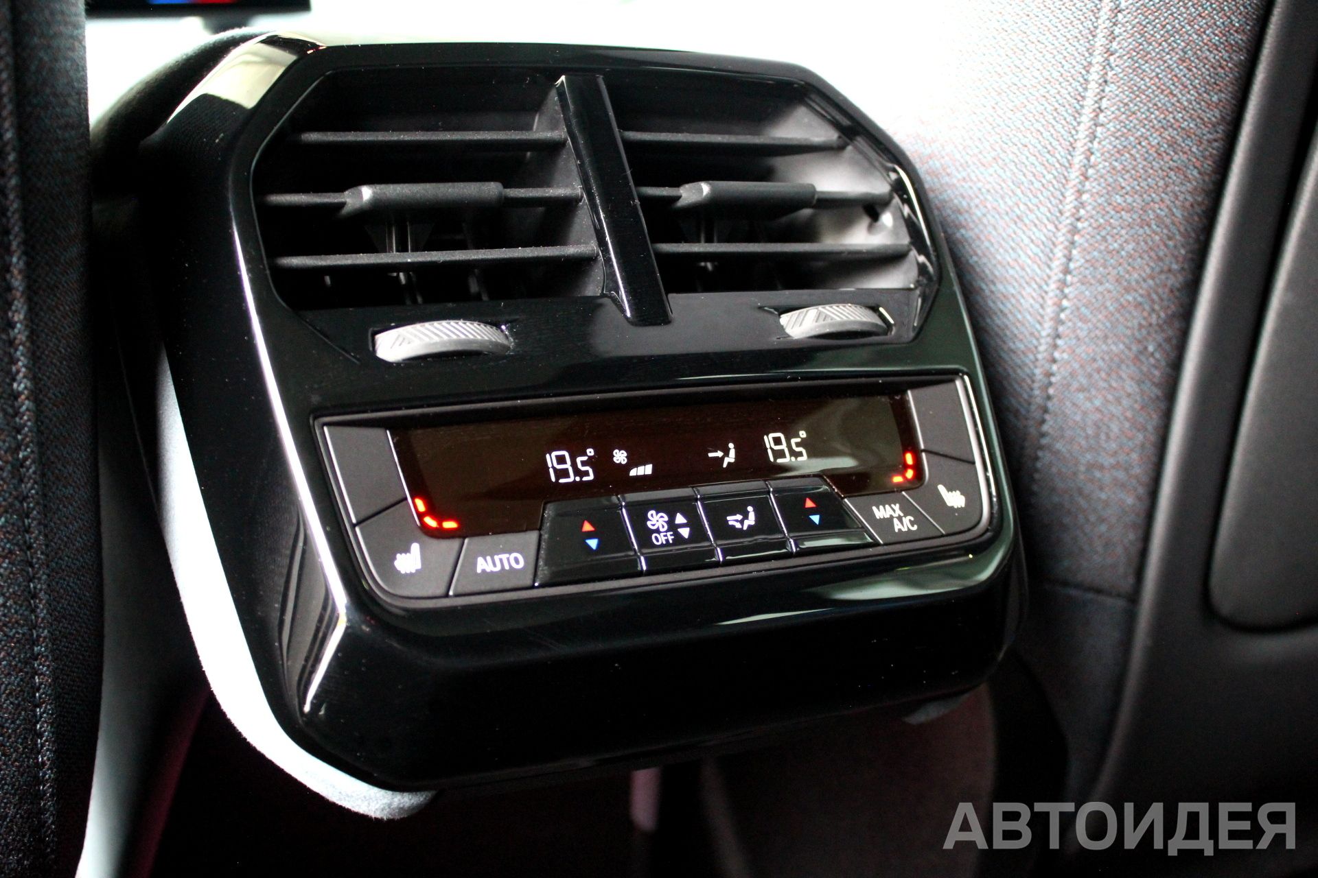 BMW i iX xDrive40 фото 26