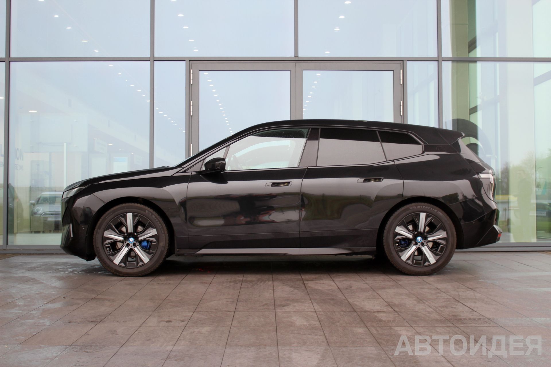 BMW i iX xDrive40 фото 2