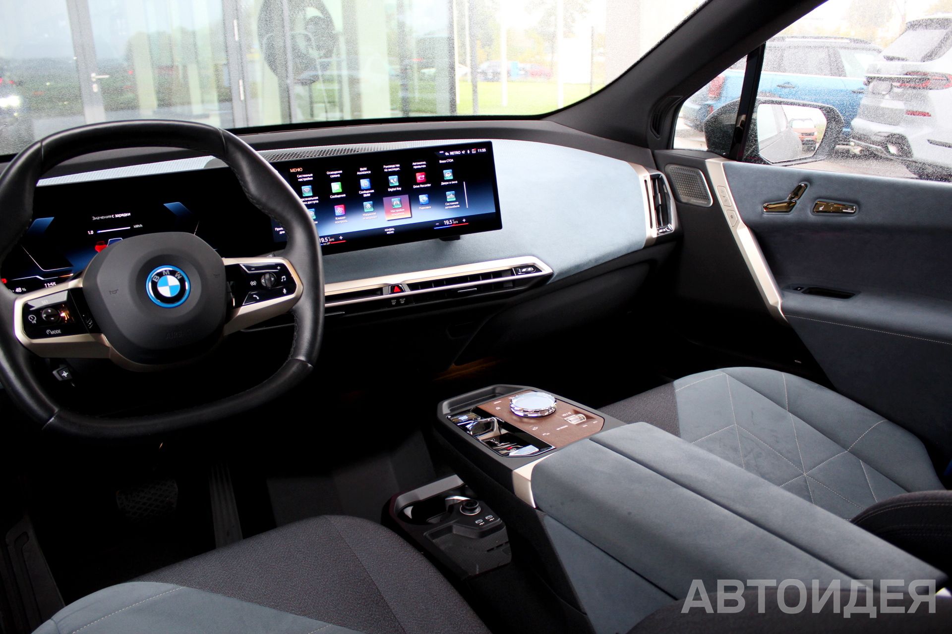 BMW i iX xDrive40 фото 9