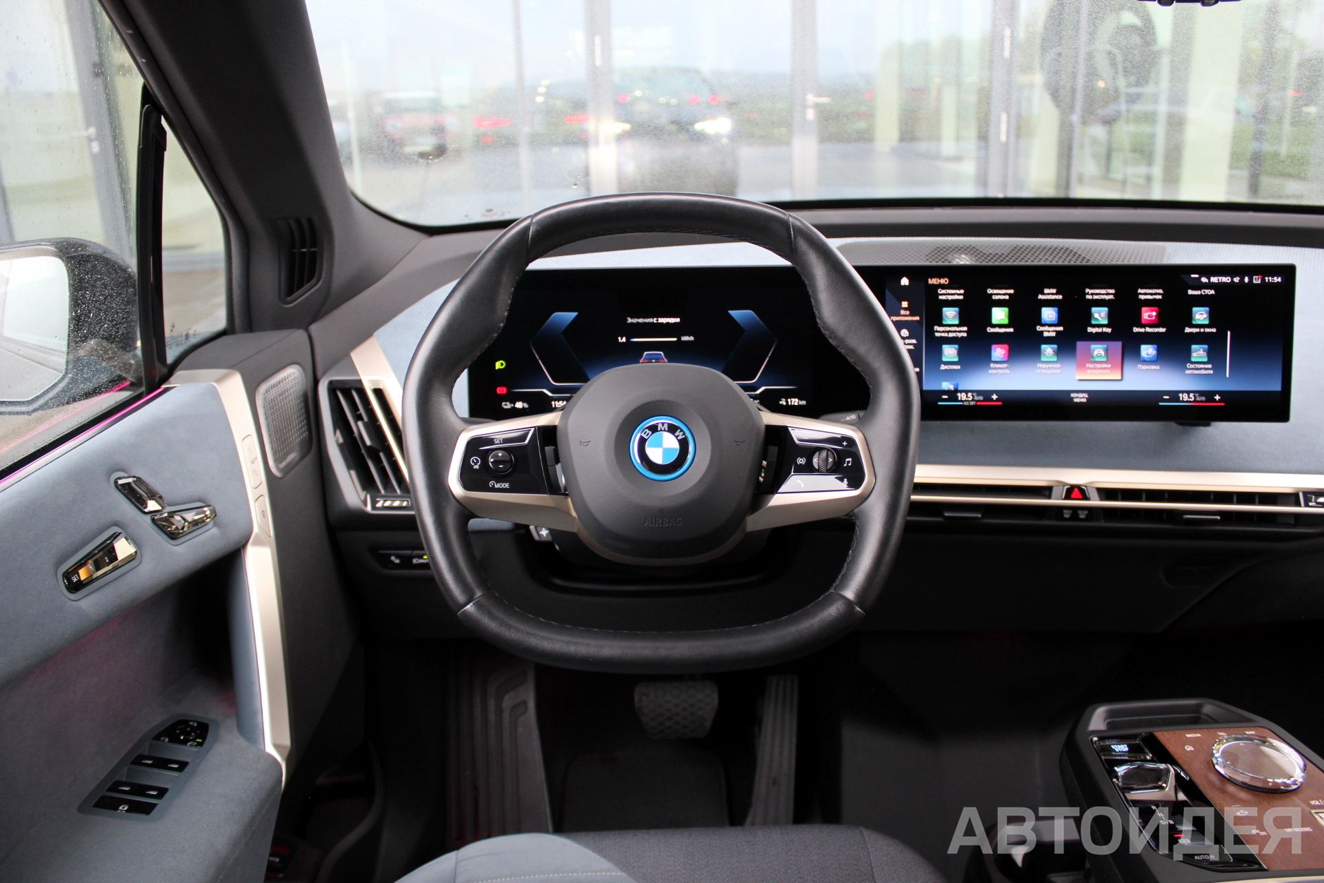 BMW i iX xDrive40 фото 10