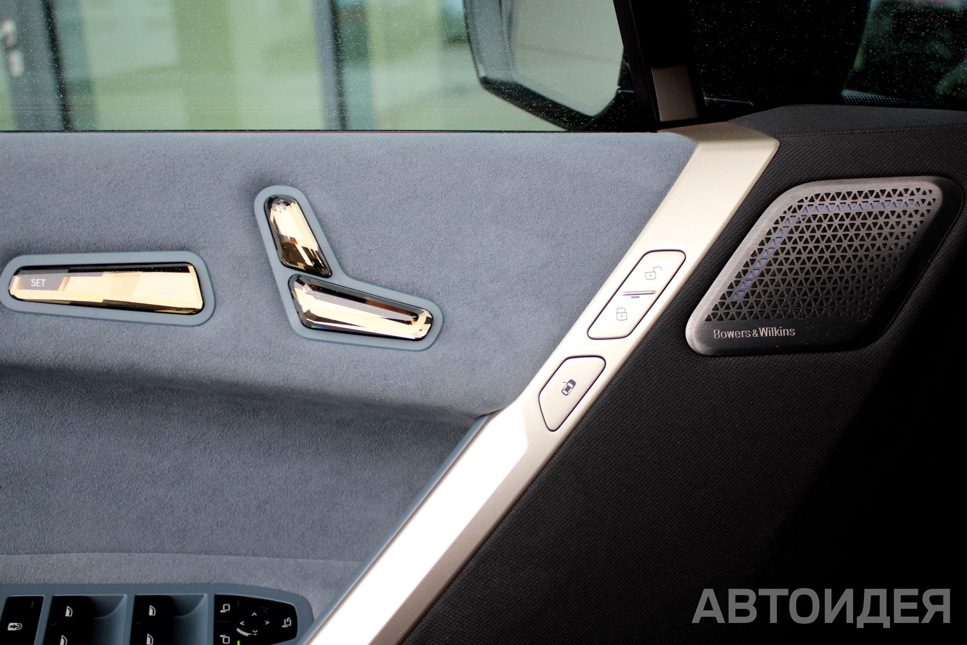 BMW i iX xDrive40 фото 22