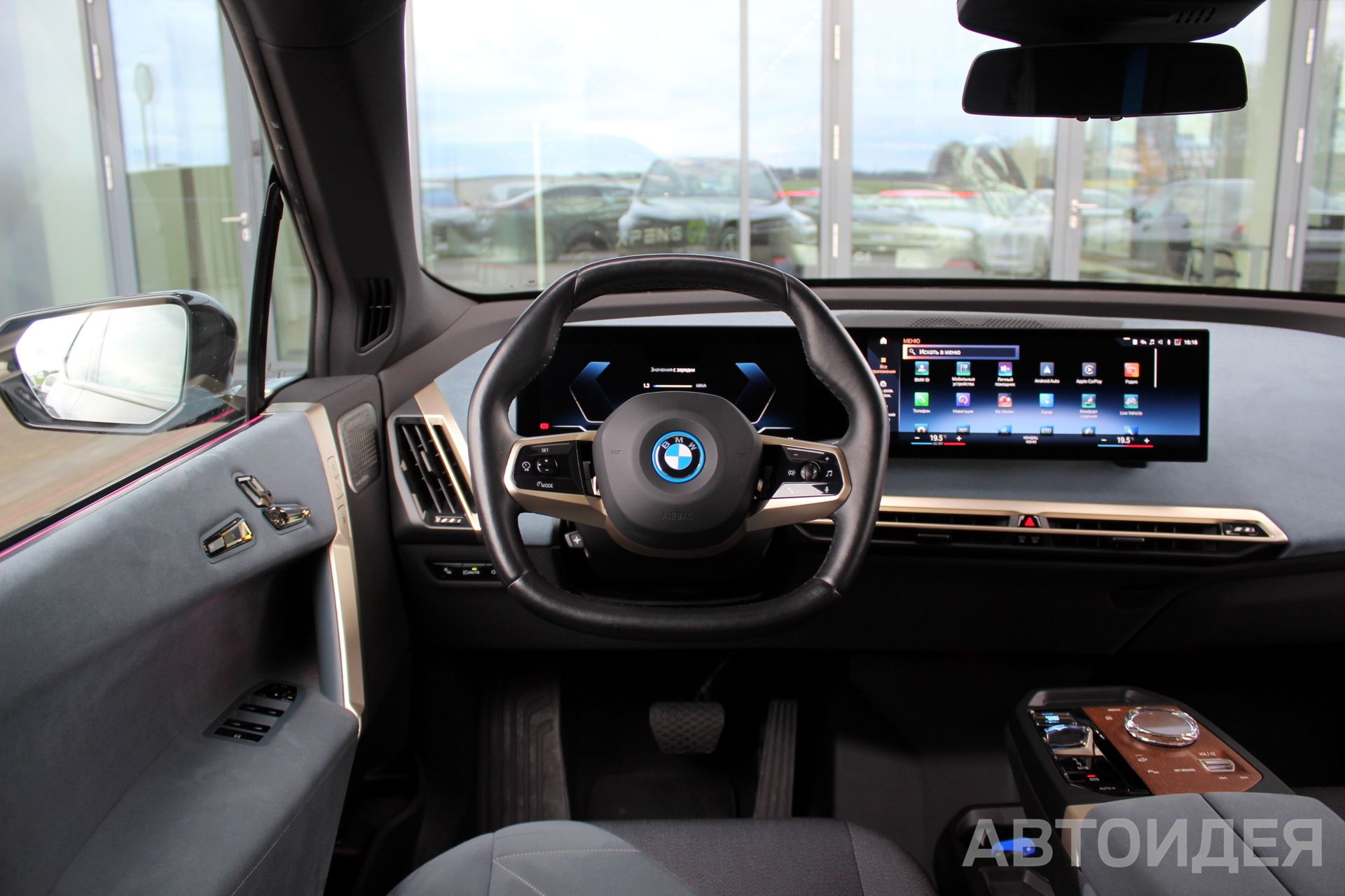 BMW i iX xDrive40 фото 9