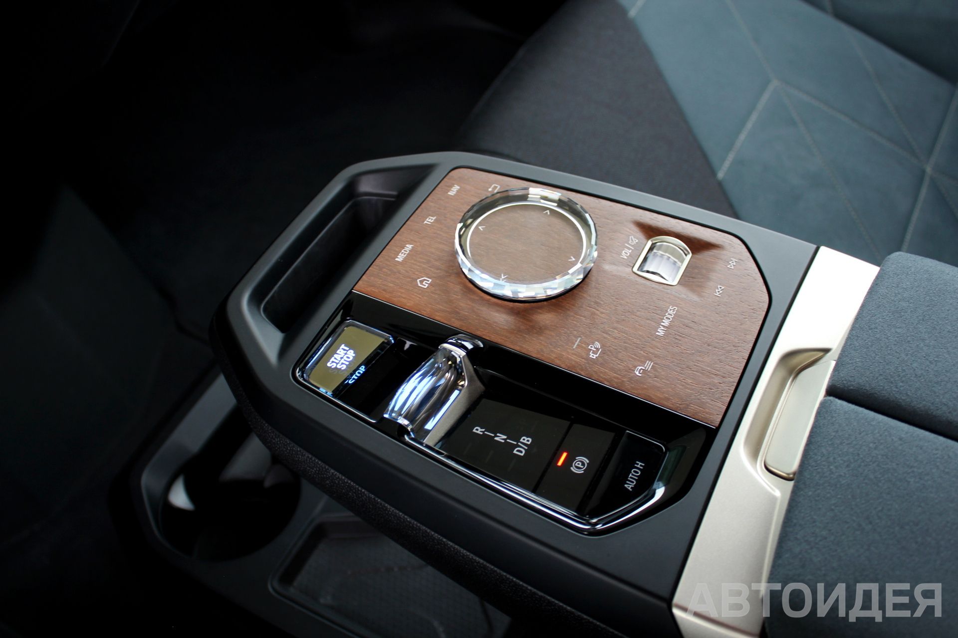 BMW i iX xDrive40 фото 20