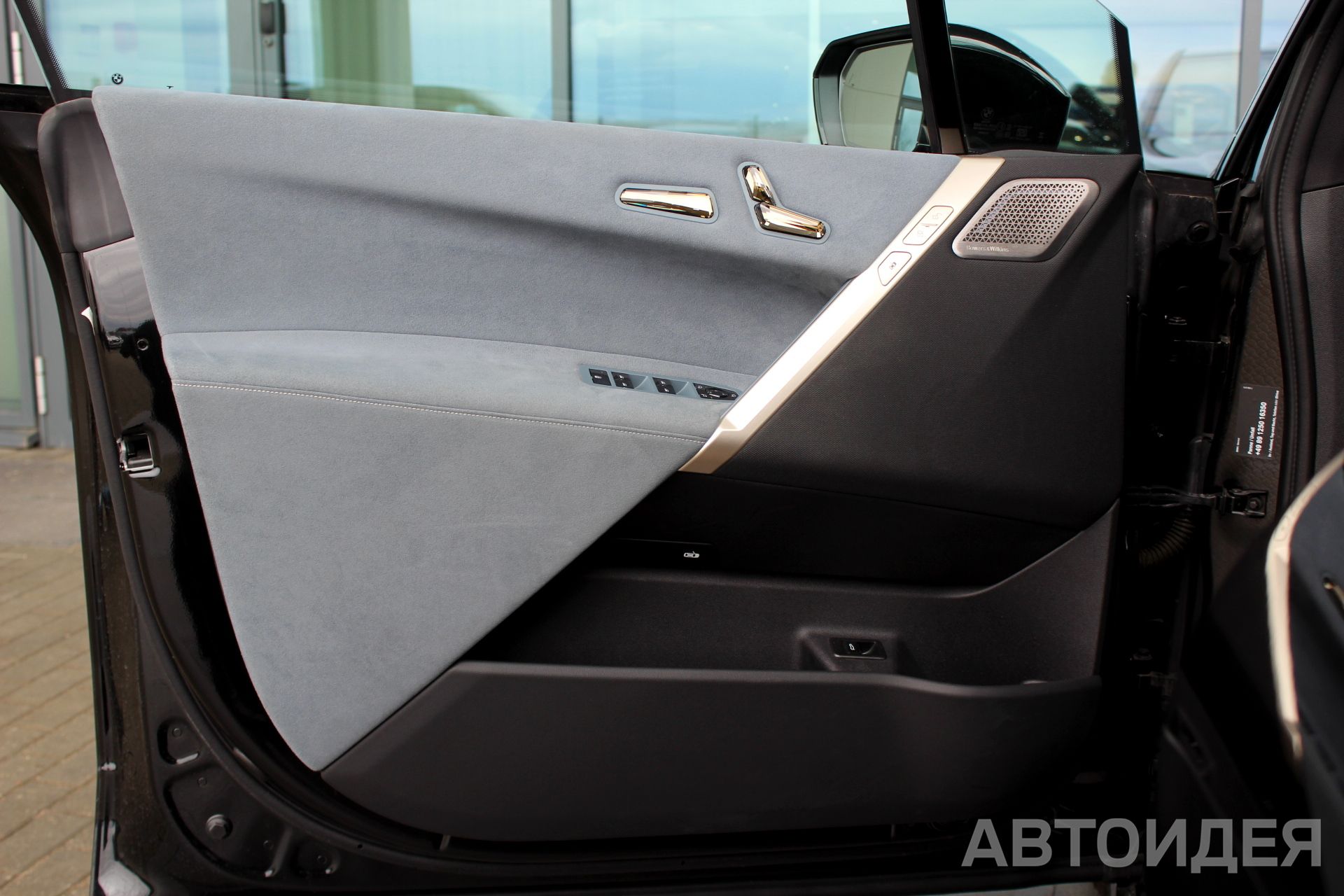 BMW i iX xDrive40 фото 21