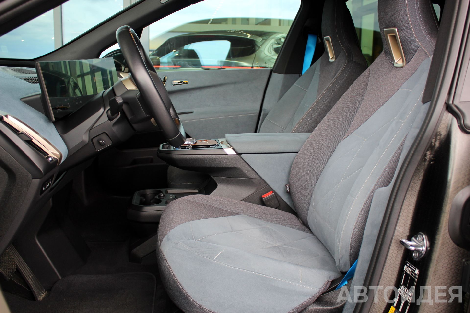 BMW i iX xDrive40 фото 23