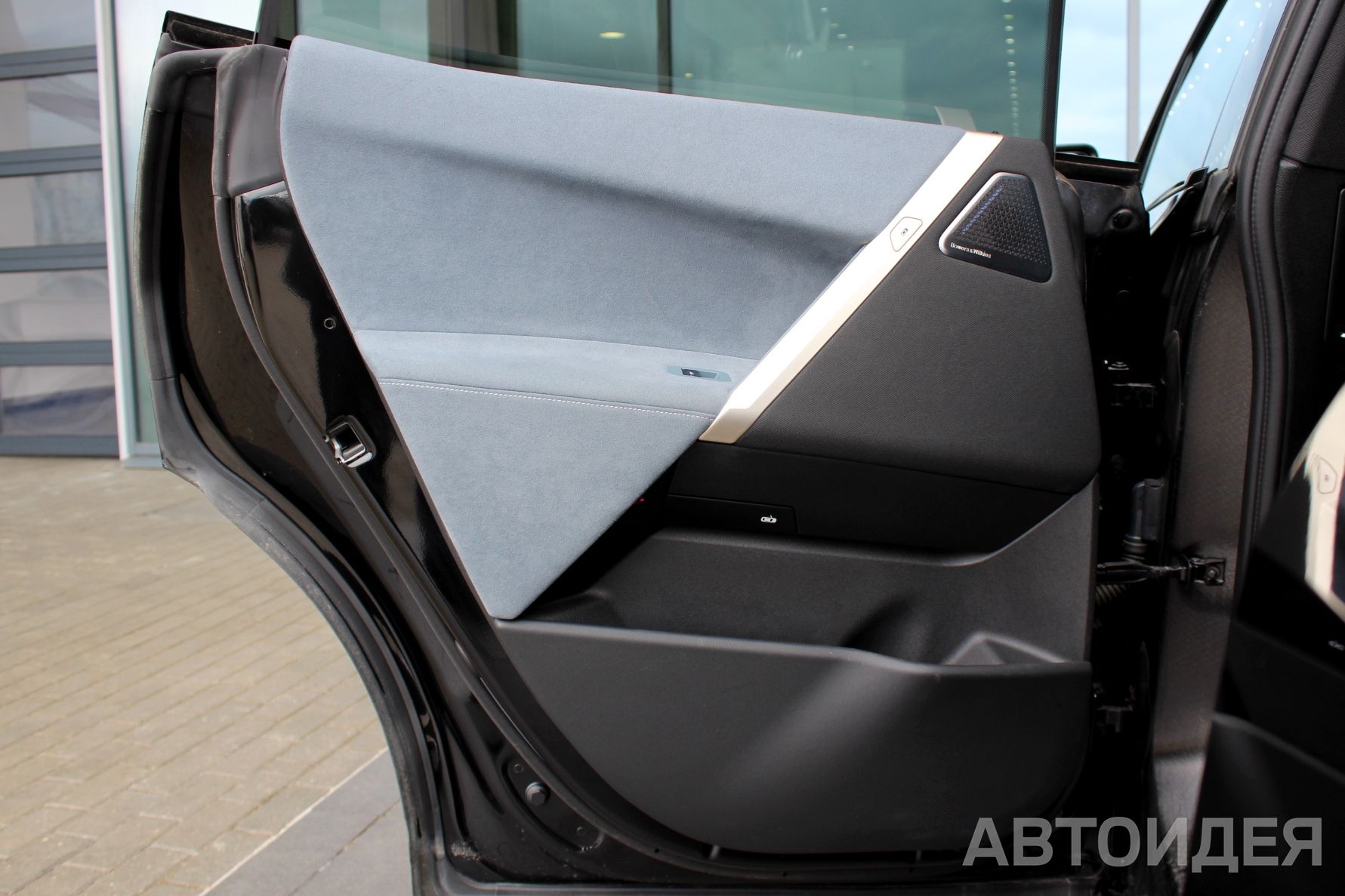BMW i iX xDrive40 фото 24