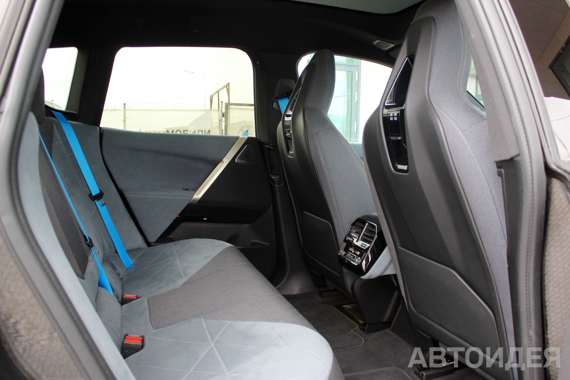 BMW i iX xDrive40 фото 26