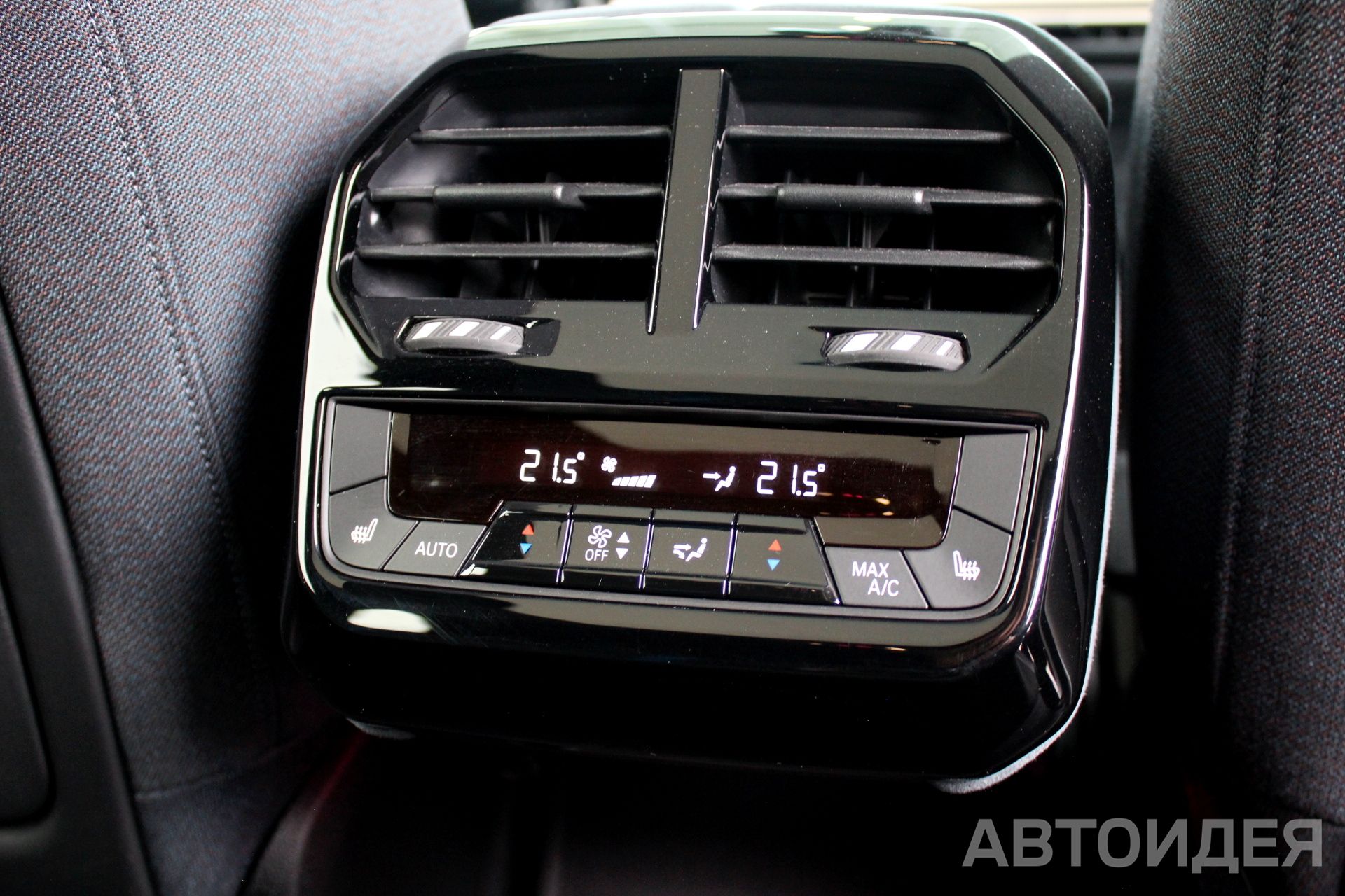 BMW i iX xDrive40 фото 27