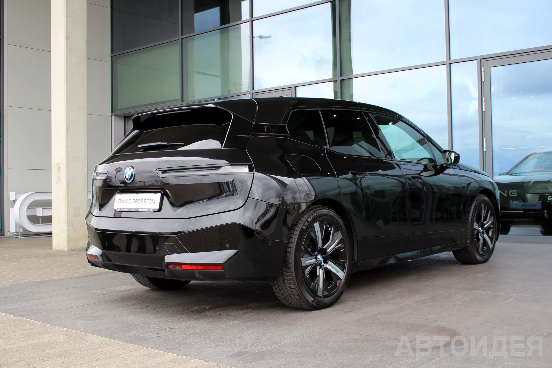 BMW i iX xDrive40 Черный Сапфир металлик фото 1