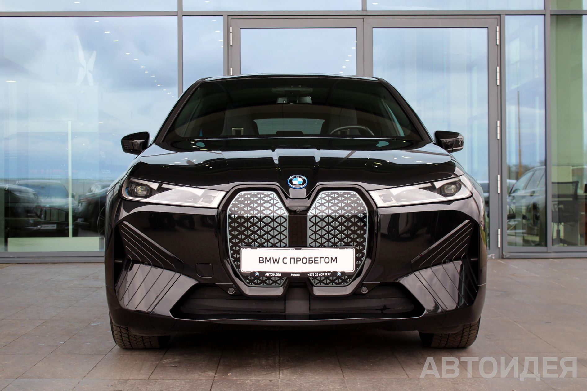 BMW i iX xDrive40 Черный Сапфир металлик фото 4
