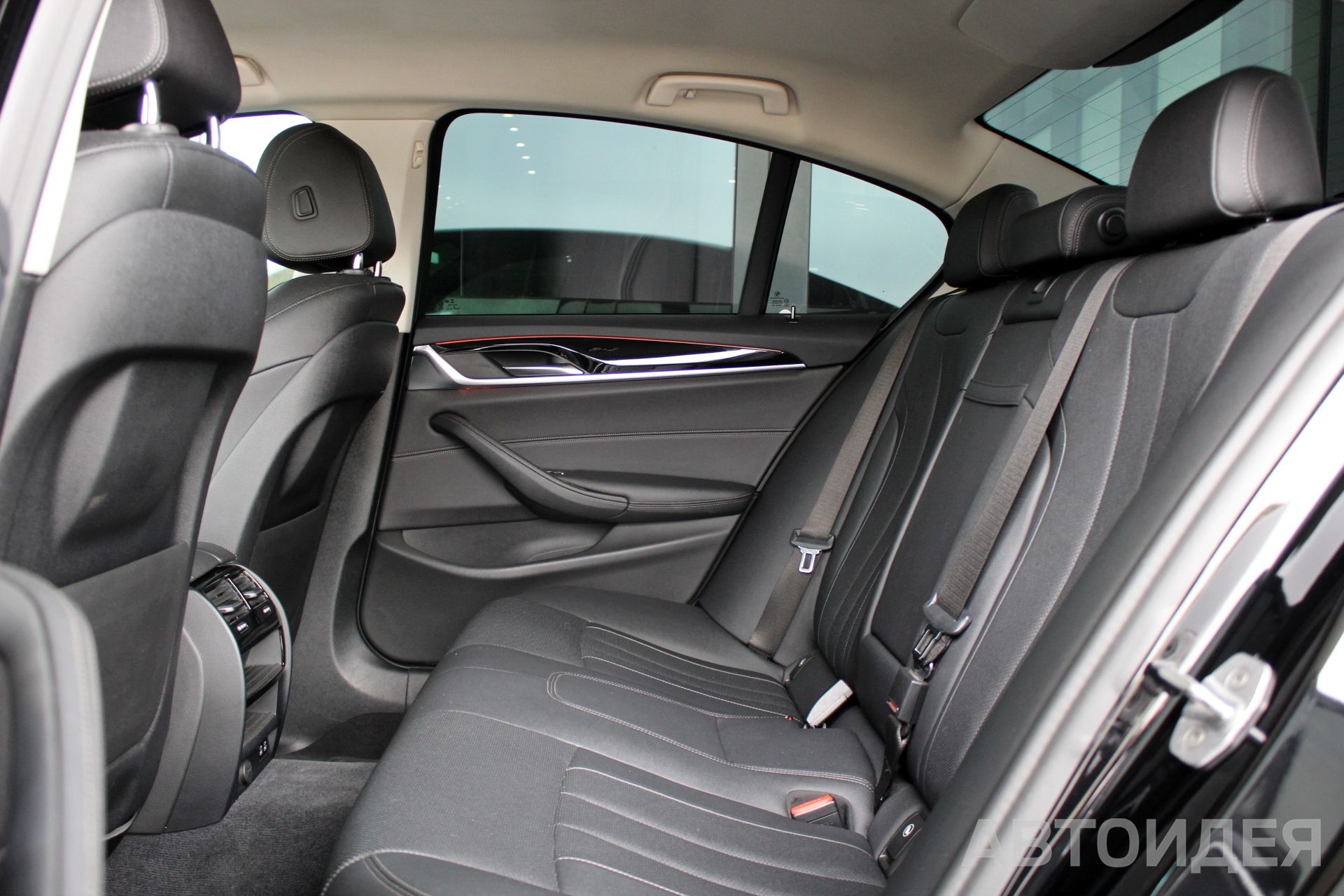 BMW 520i Sedan фото 23