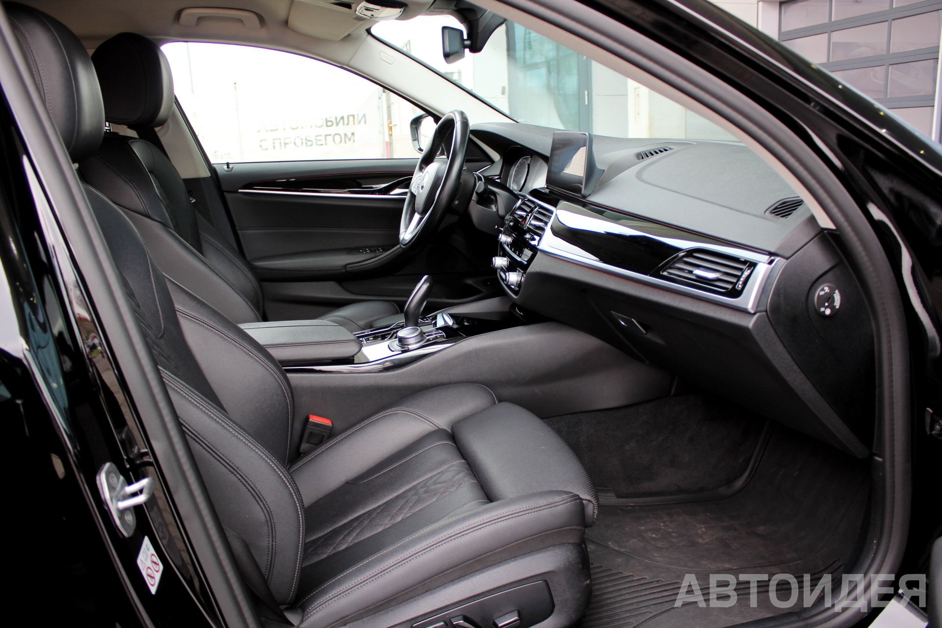 BMW 520i Sedan фото 25