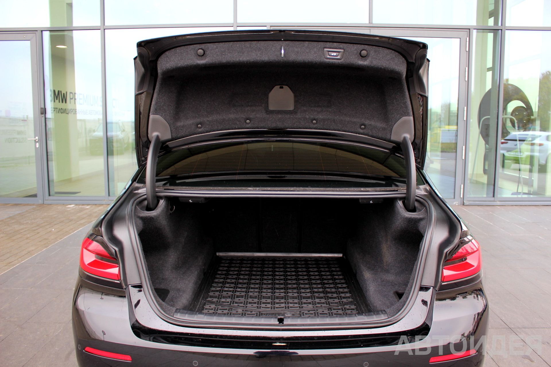 BMW 520i Sedan фото 27