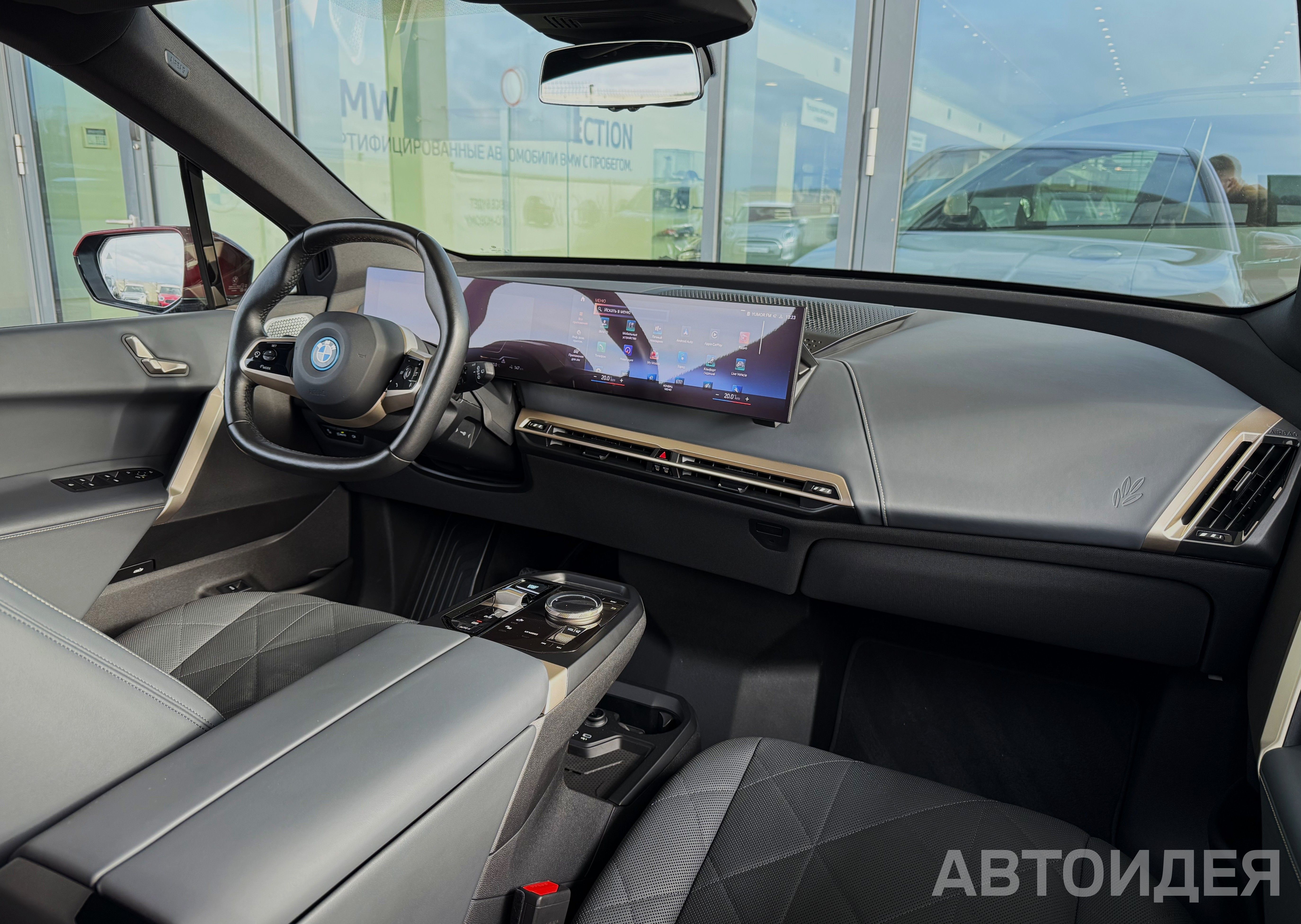 BMW i iX xDrive40 фото 5