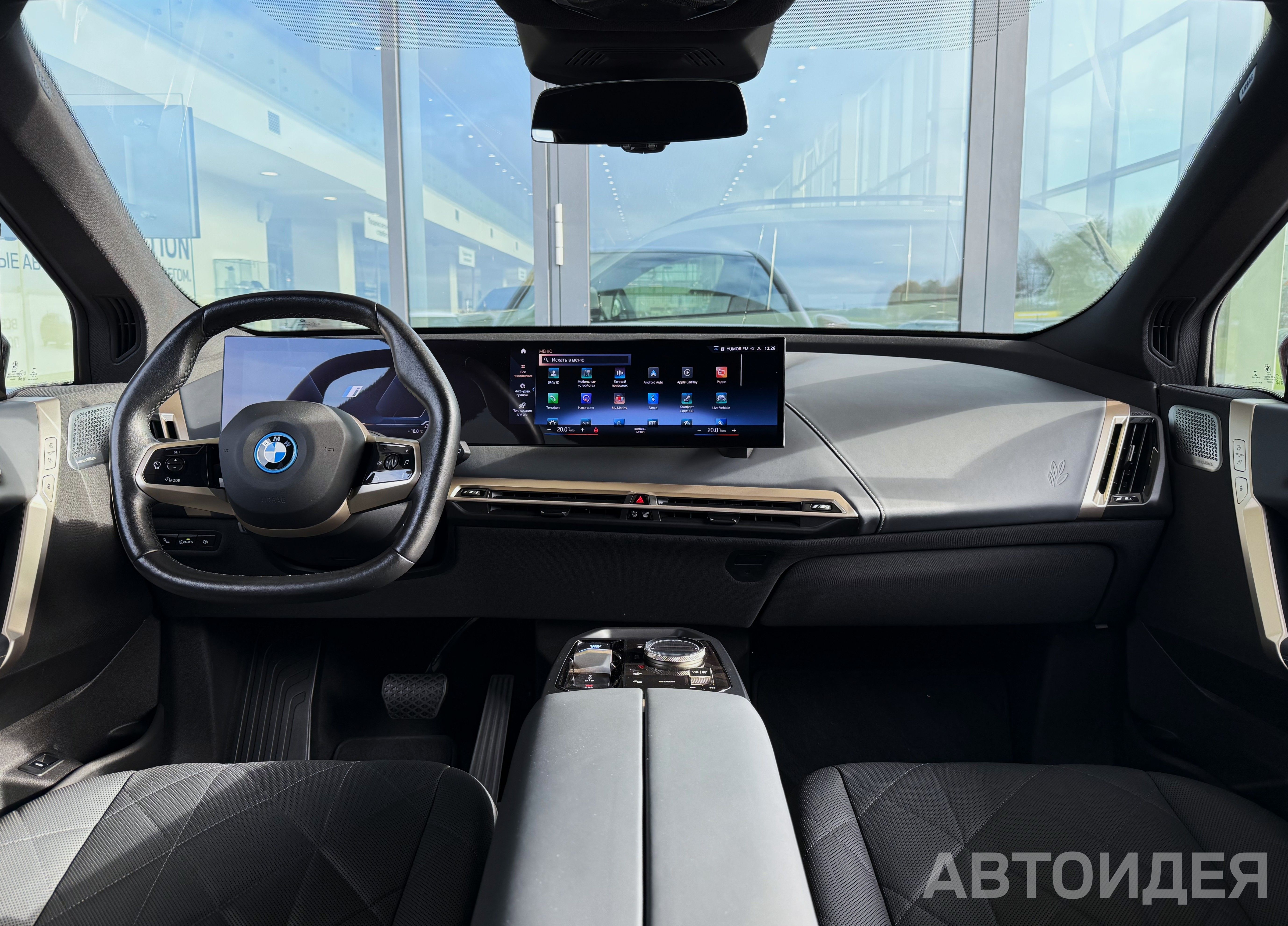 BMW i iX xDrive40 фото 6