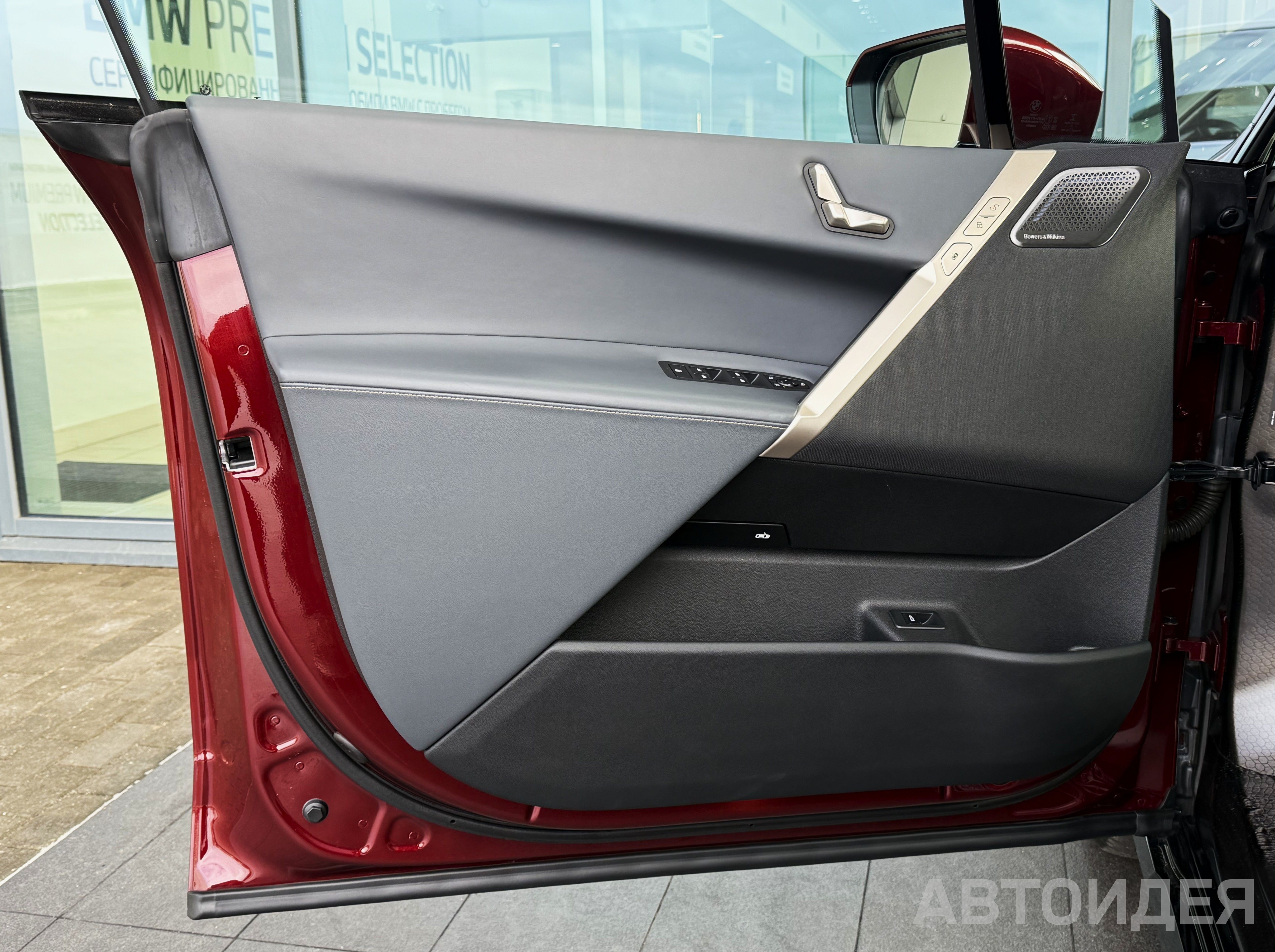 BMW i iX xDrive40 фото 8