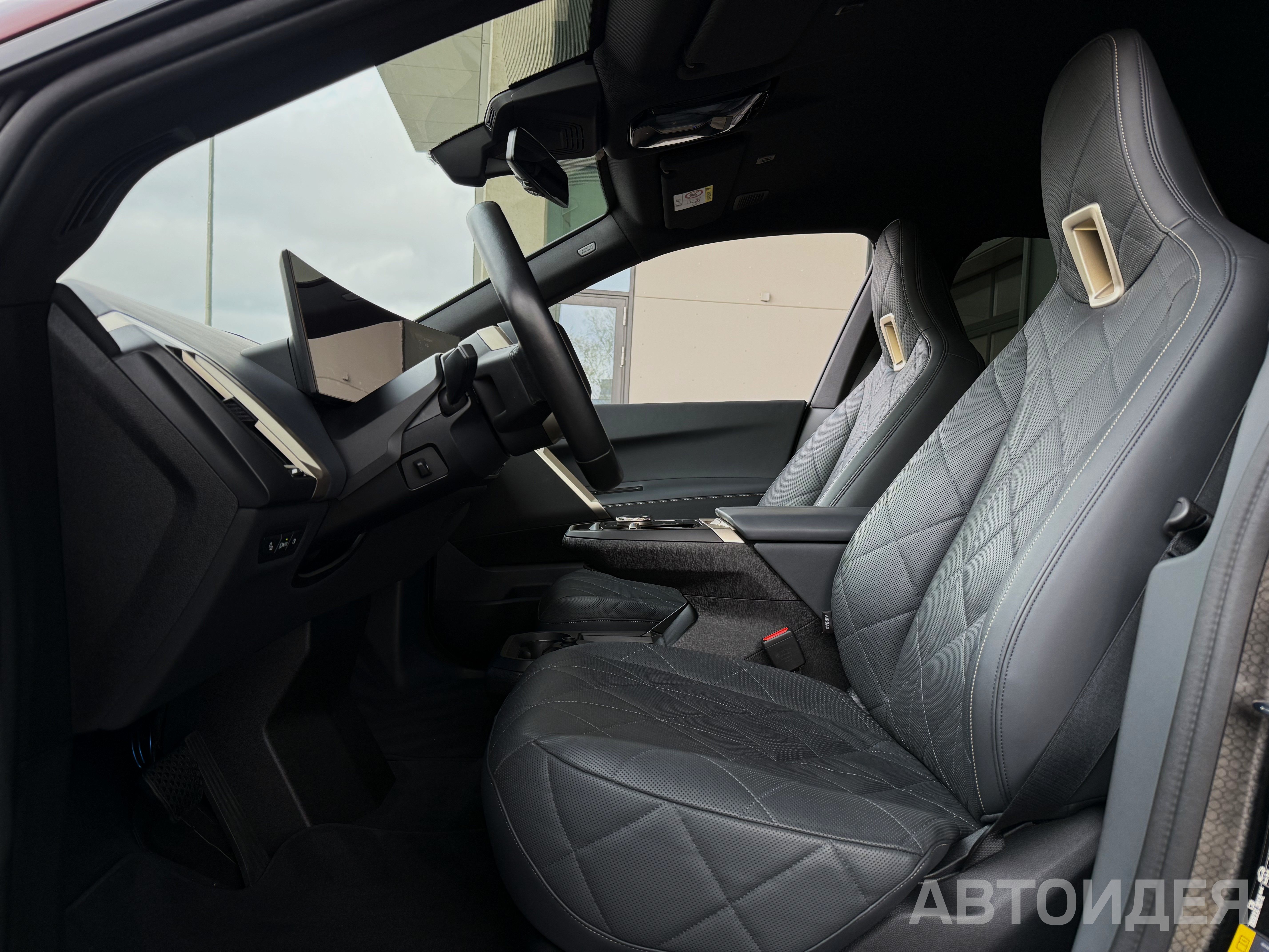 BMW i iX xDrive40 фото 9
