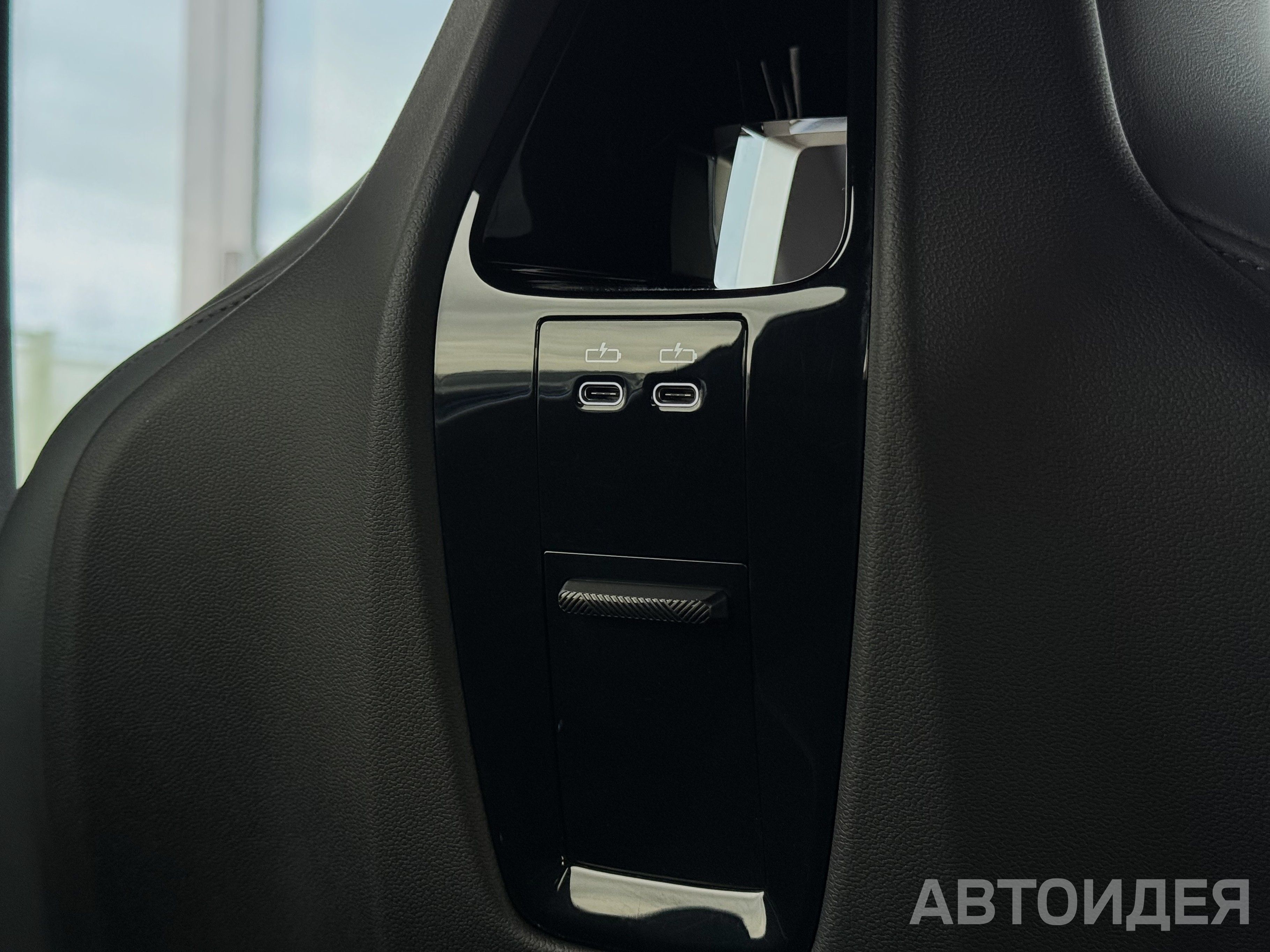 BMW i iX xDrive40 фото 32