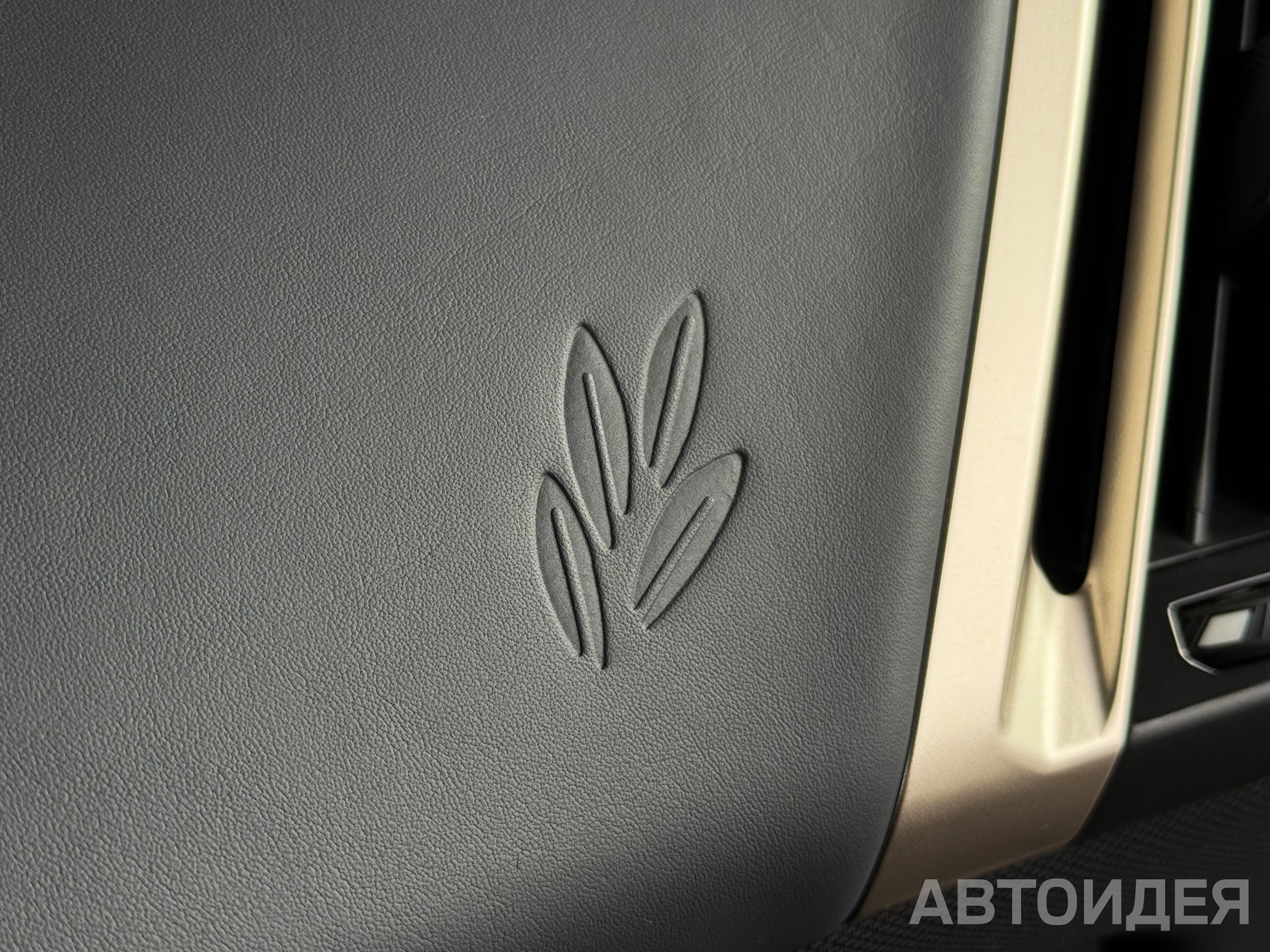 BMW i iX xDrive40 фото 33