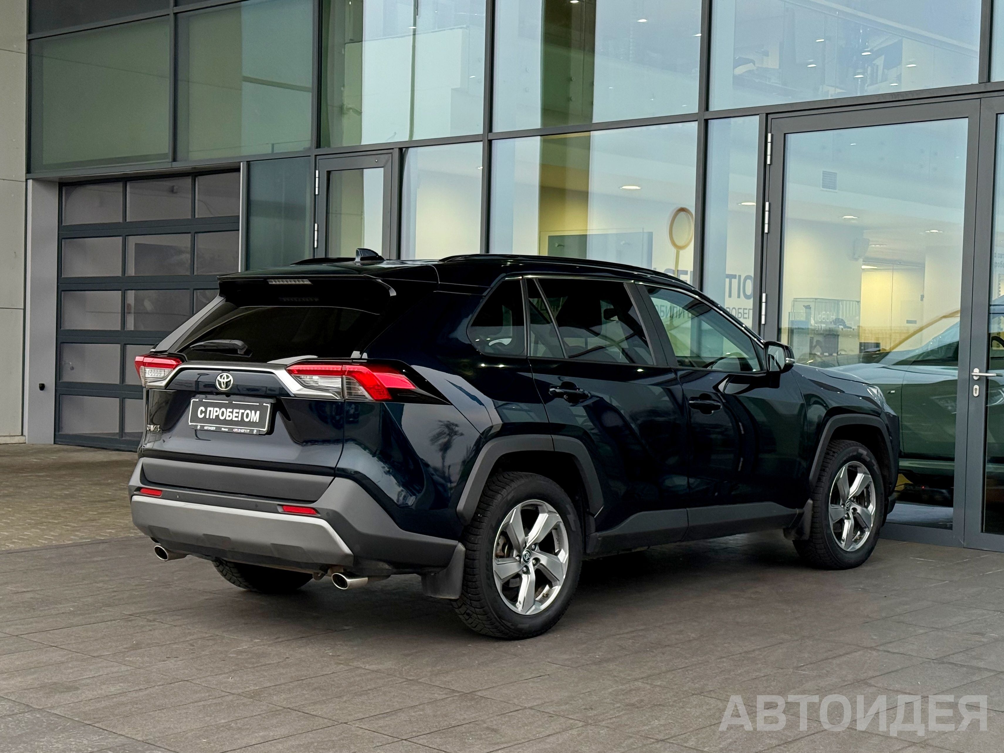 Toyota RAV4 фото 1