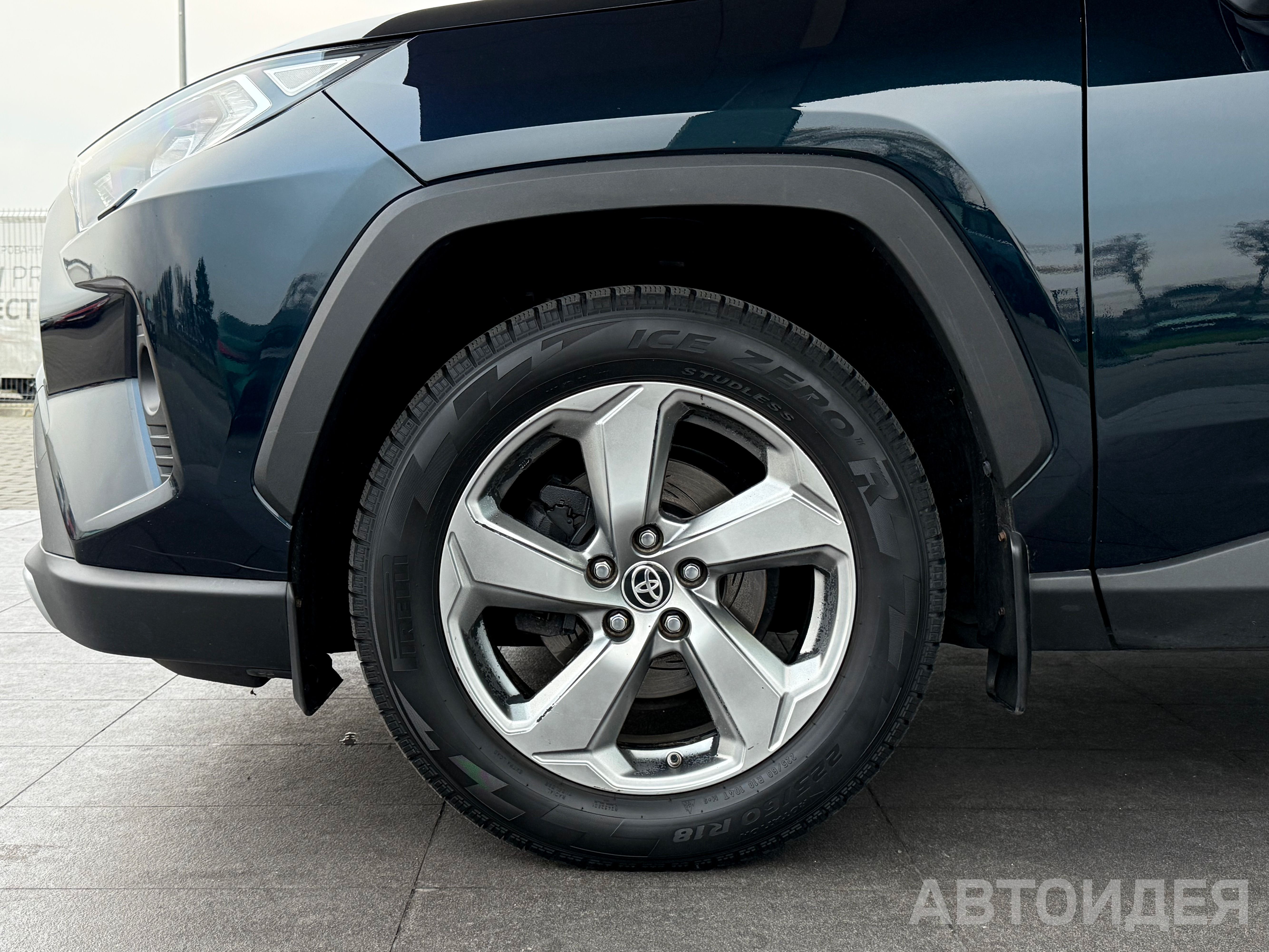 Toyota RAV4 фото 5