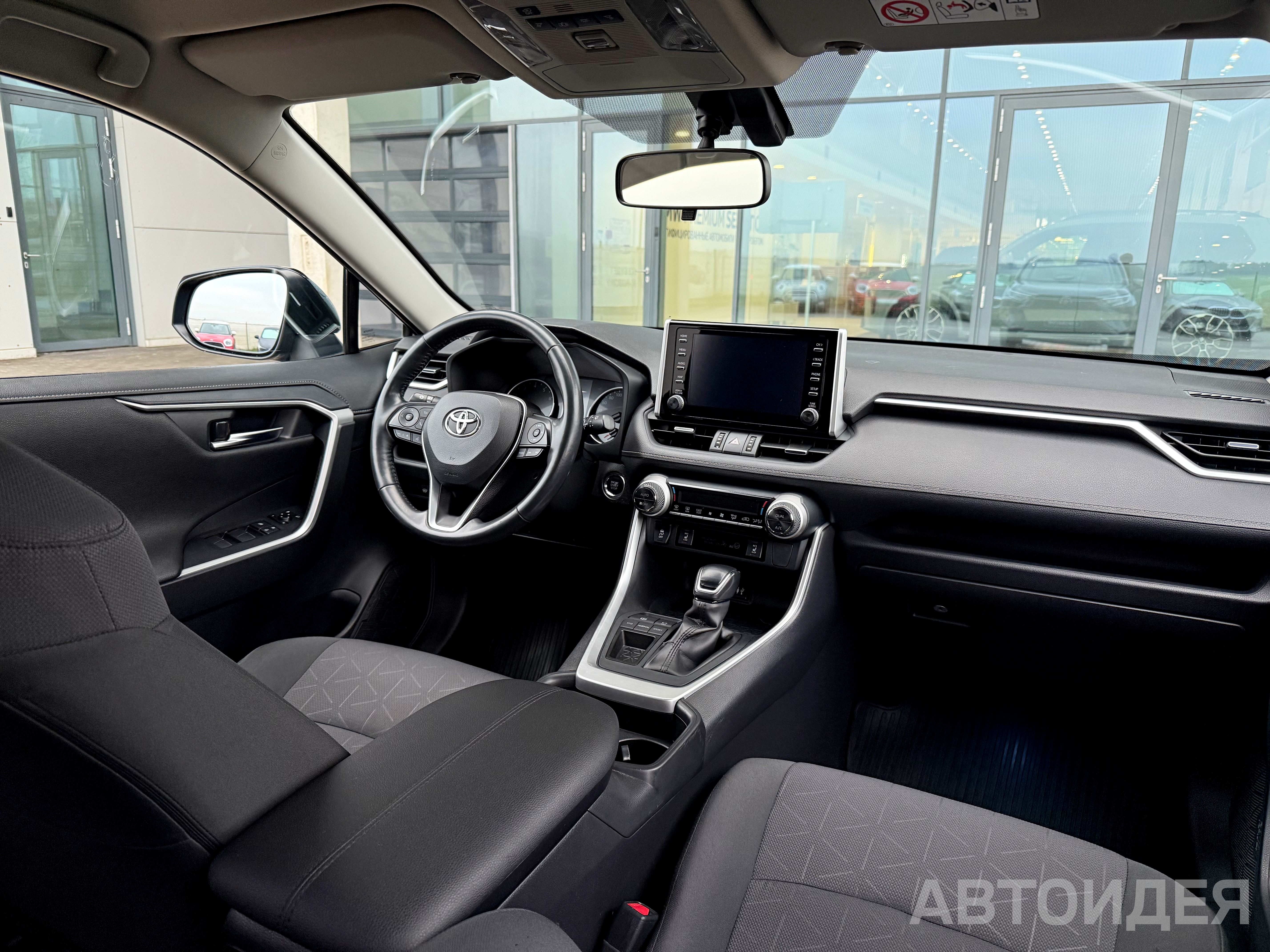 Toyota RAV4 фото 6