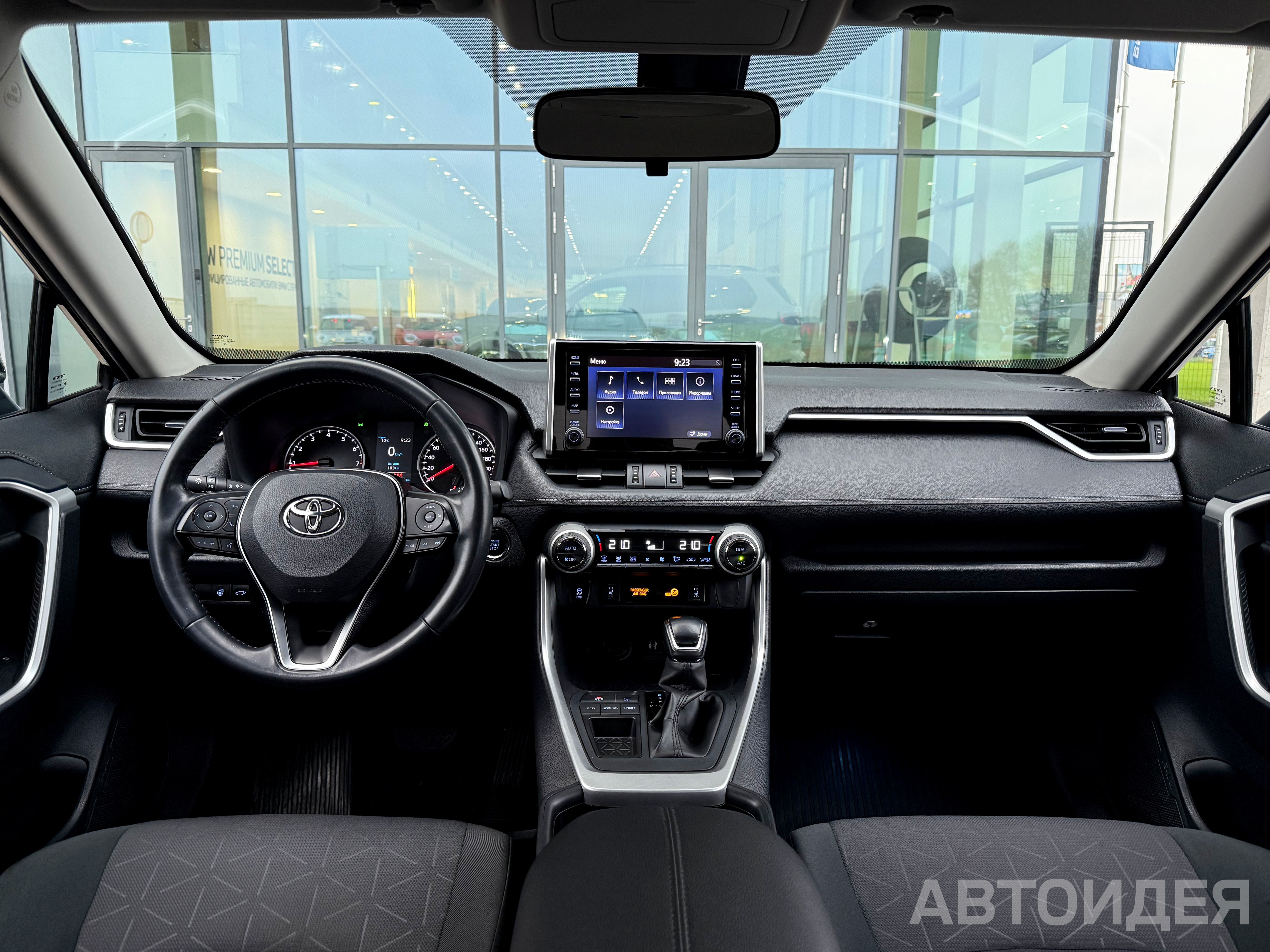 Toyota RAV4 фото 7