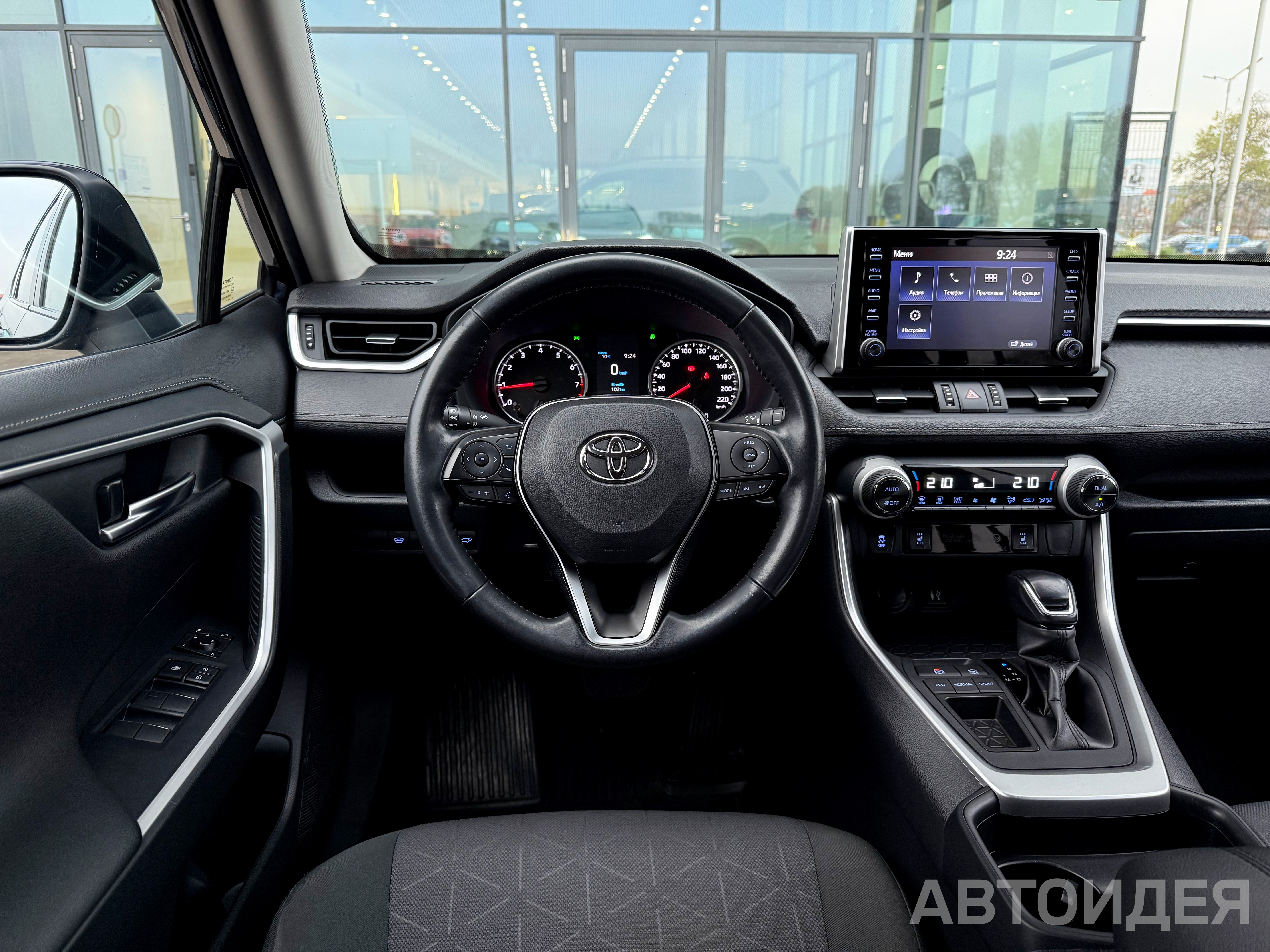 Toyota RAV4 фото 8