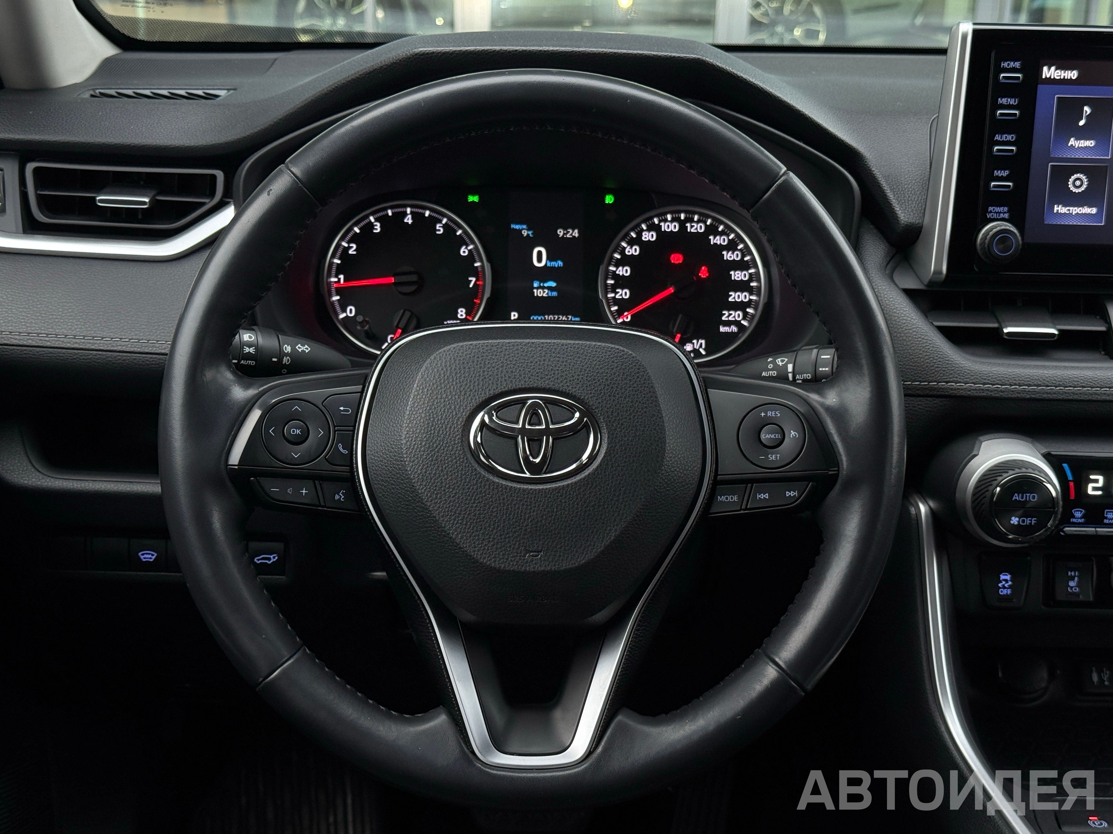 Toyota RAV4 фото 9