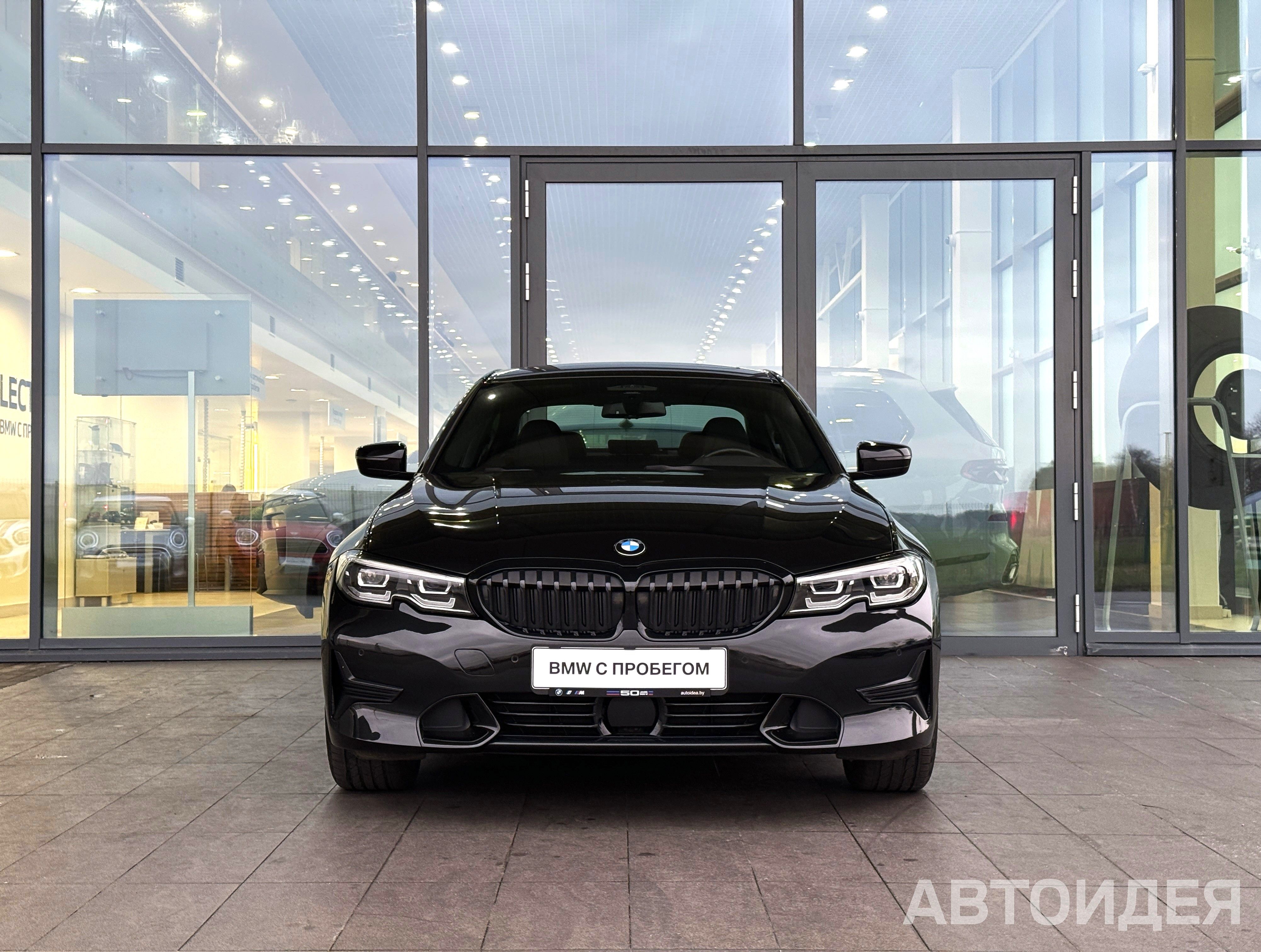 BMW 330i xDrive фото 1