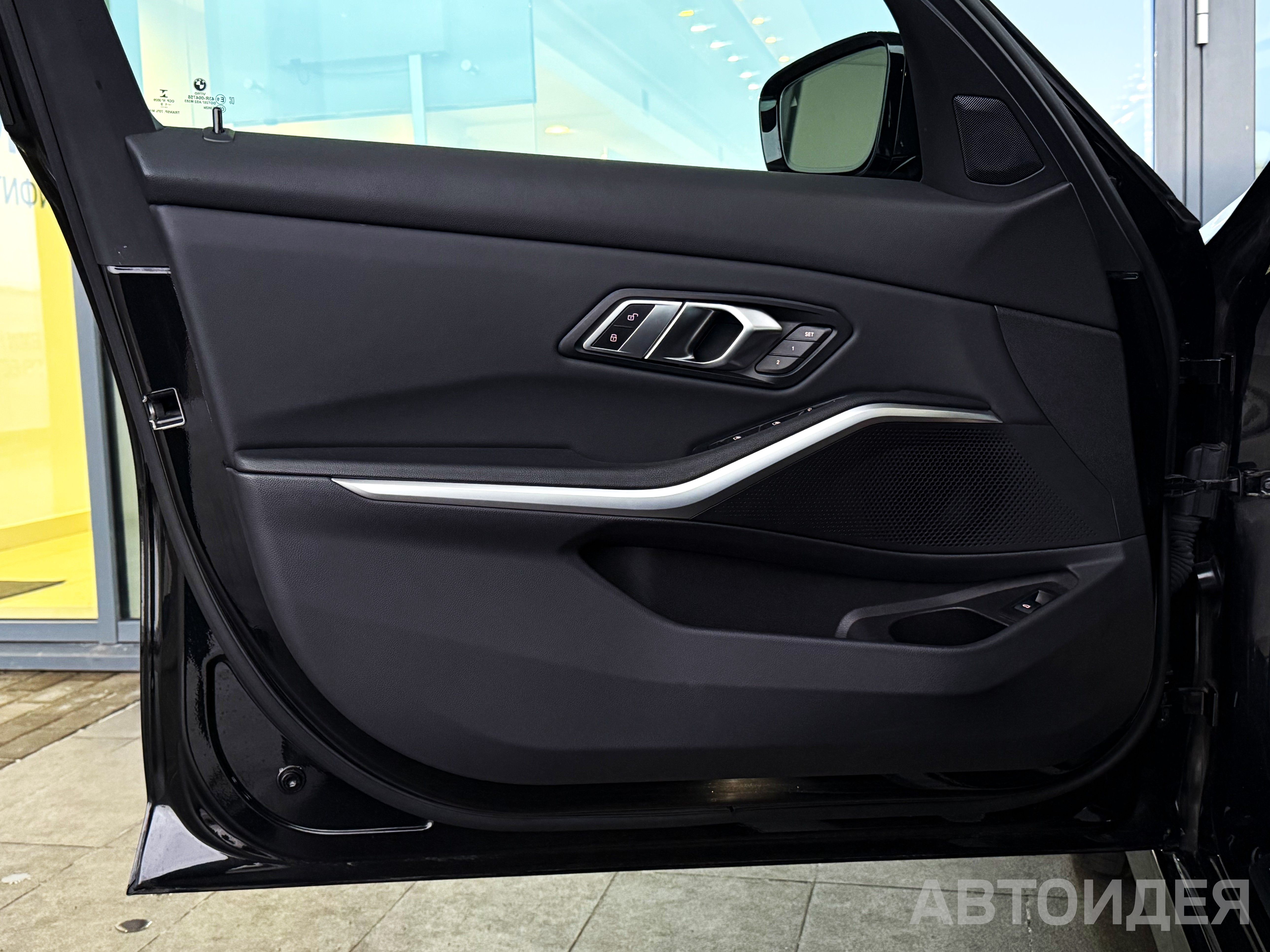 BMW 330i xDrive фото 11