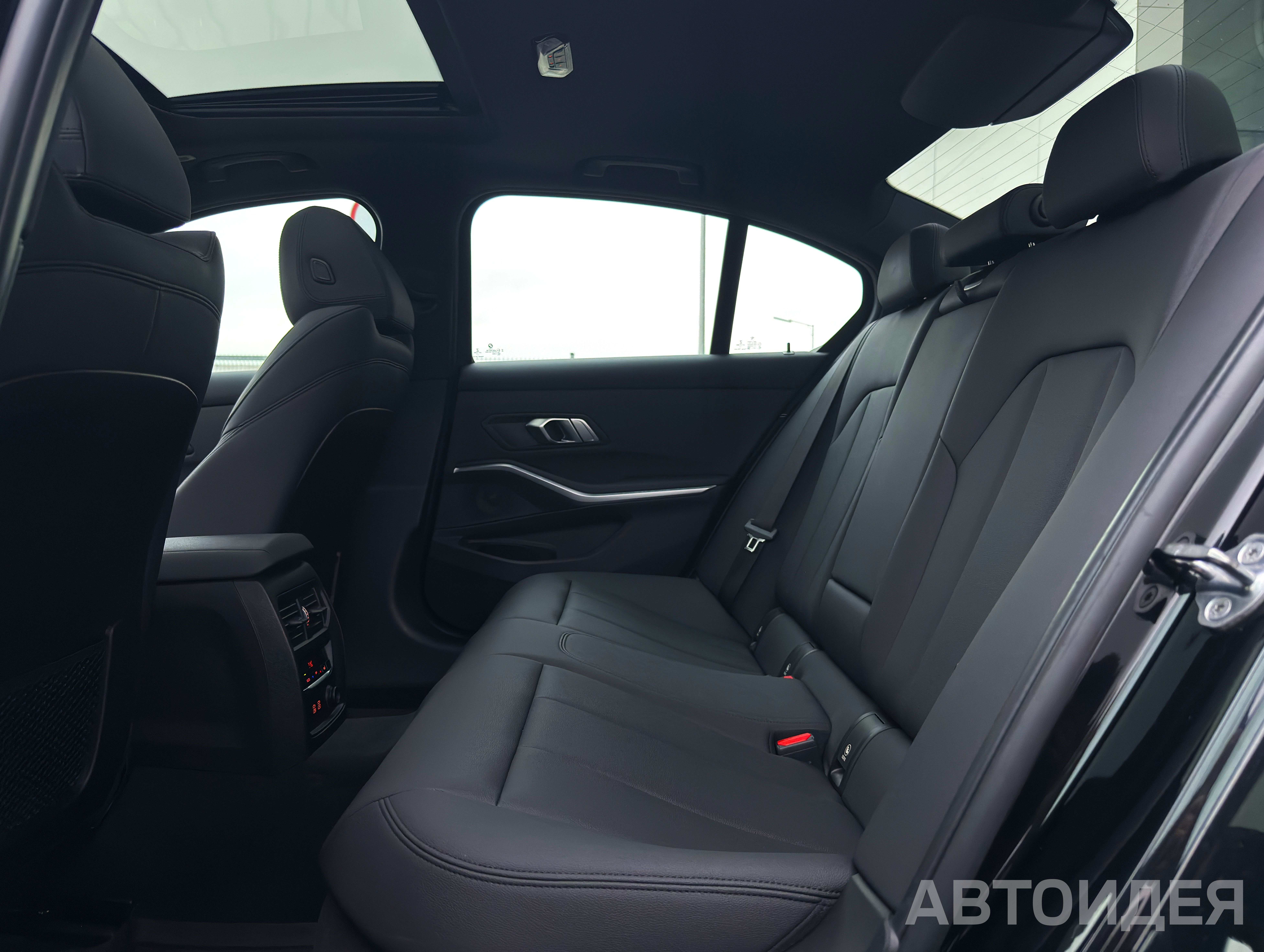 BMW 330i xDrive фото 15