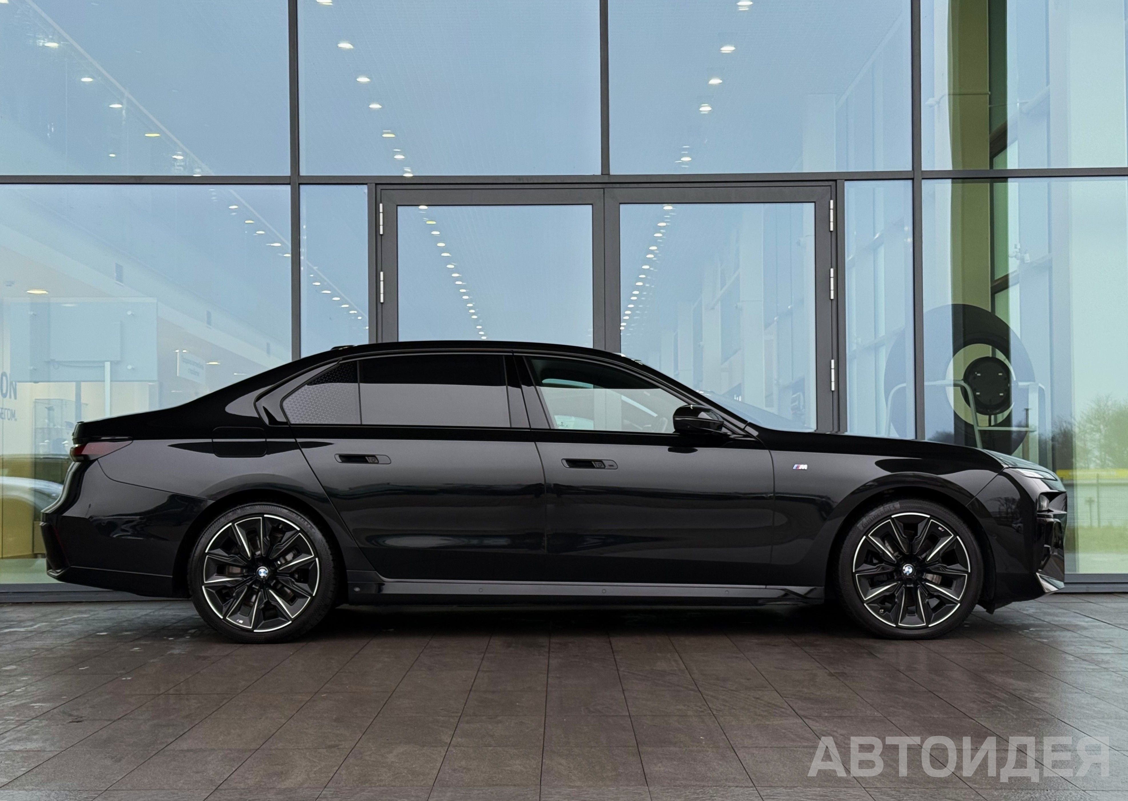 BMW 740d xDrive фото 2