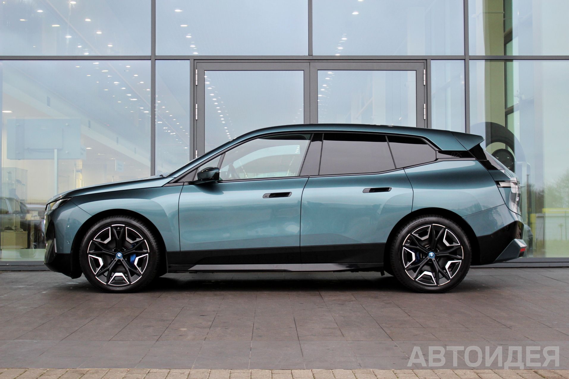 BMW i iX xDrive50 фото 2