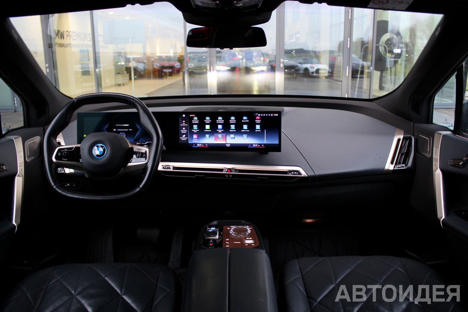 BMW i iX xDrive50 фото 8