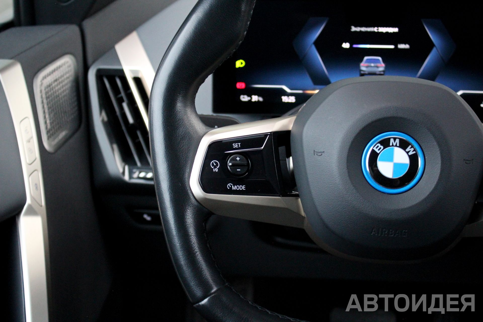 BMW i iX xDrive50 фото 10