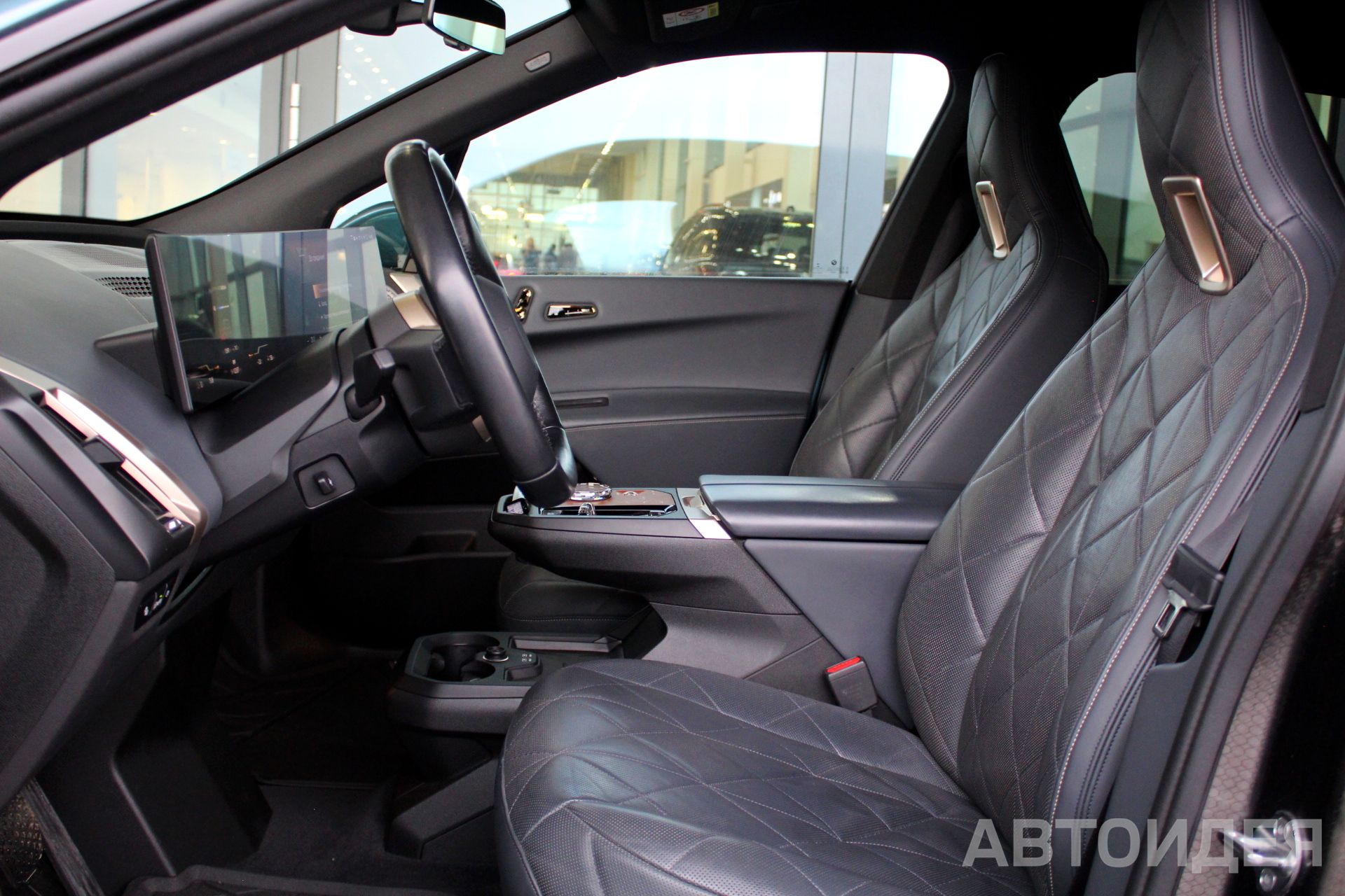 BMW i iX xDrive50 фото 24