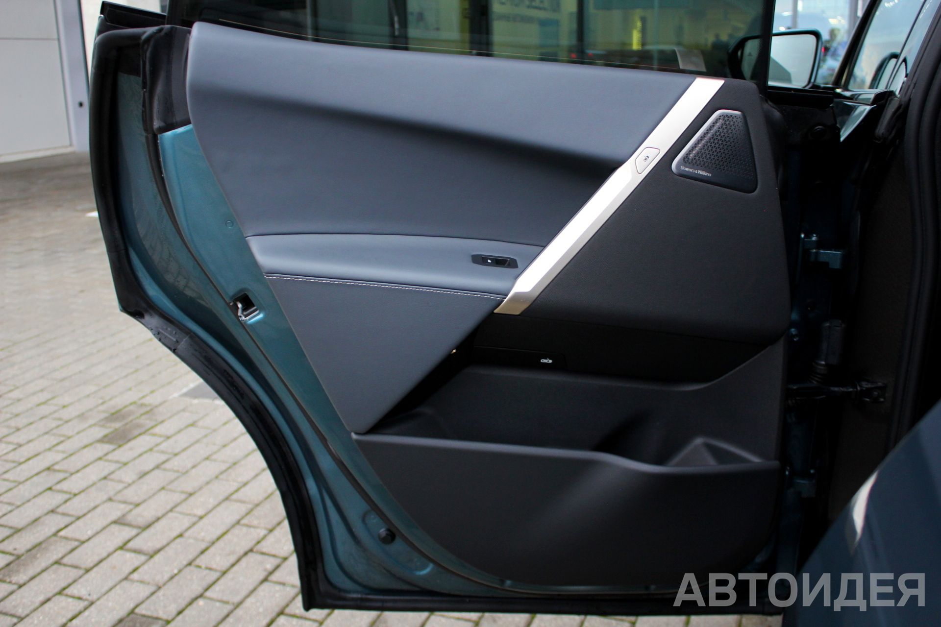 BMW i iX xDrive50 фото 25