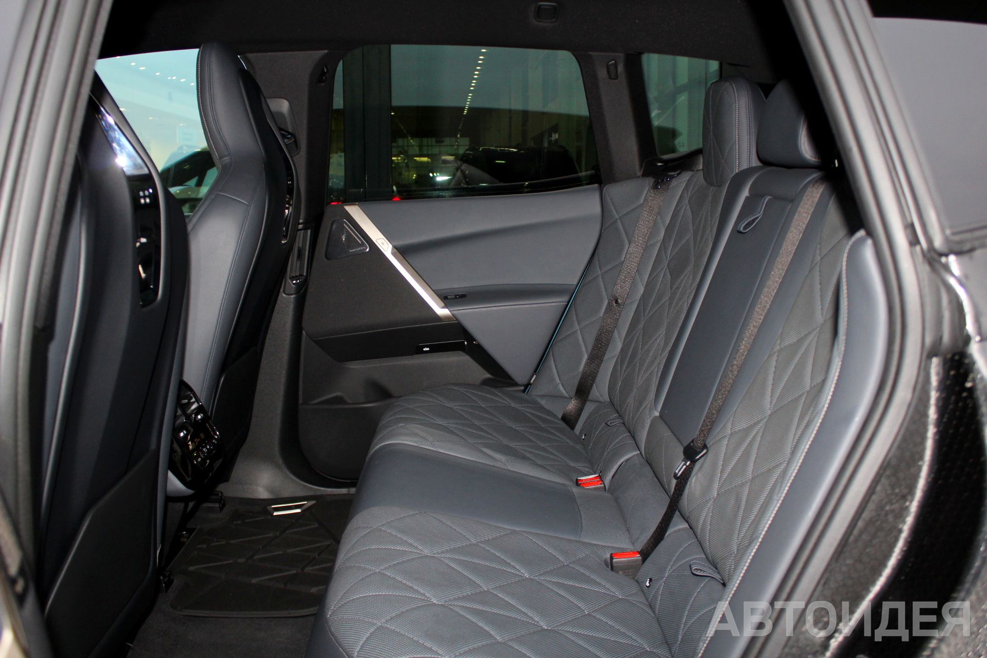 BMW i iX xDrive50 фото 26