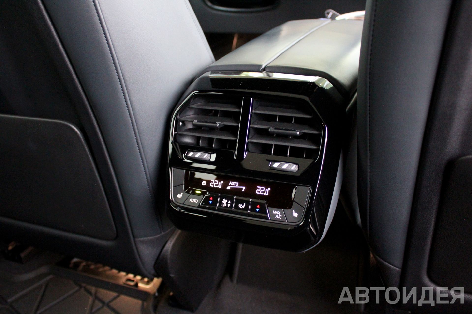 BMW i iX xDrive50 фото 27