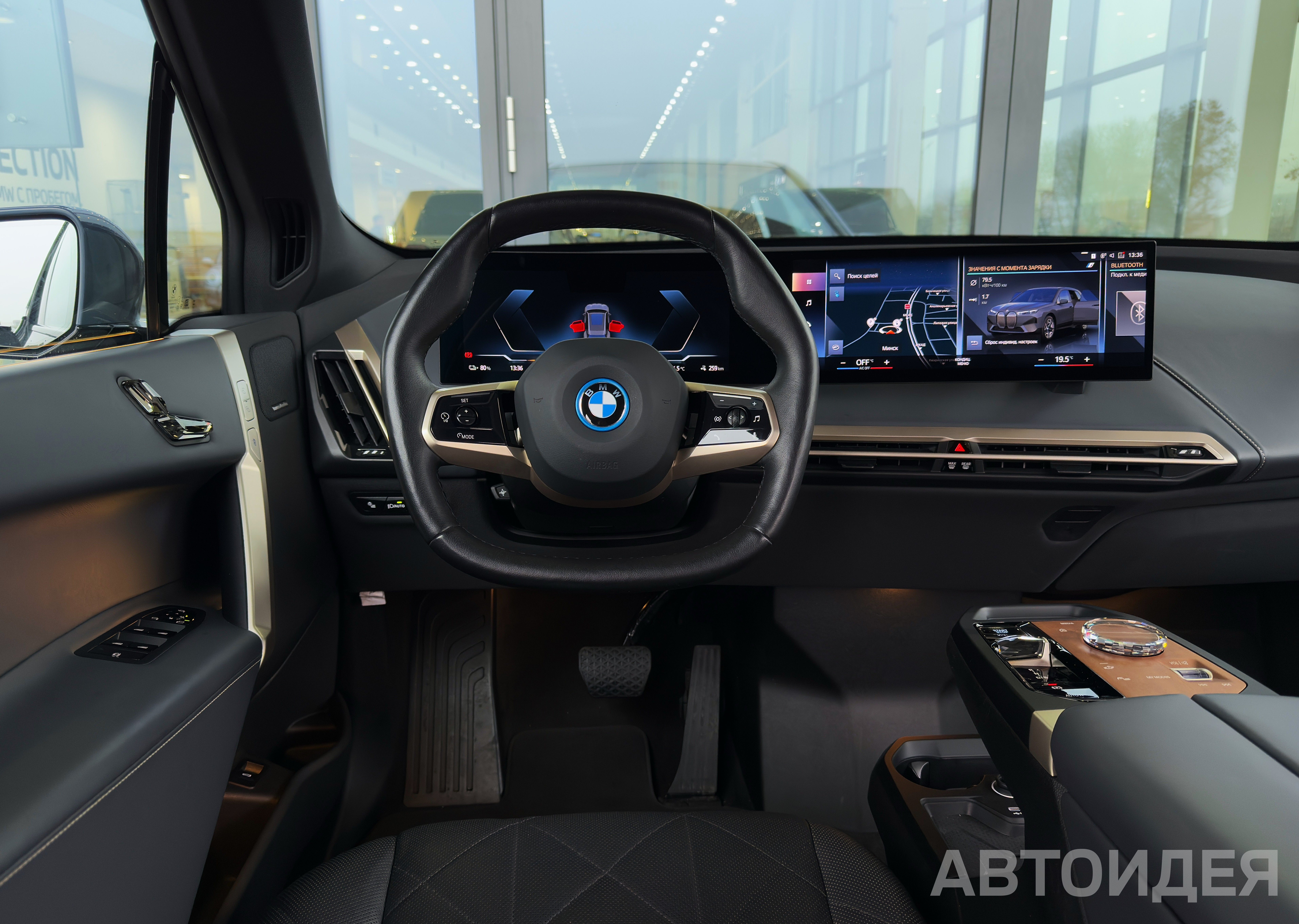 BMW i iX xDrive40 фото 7