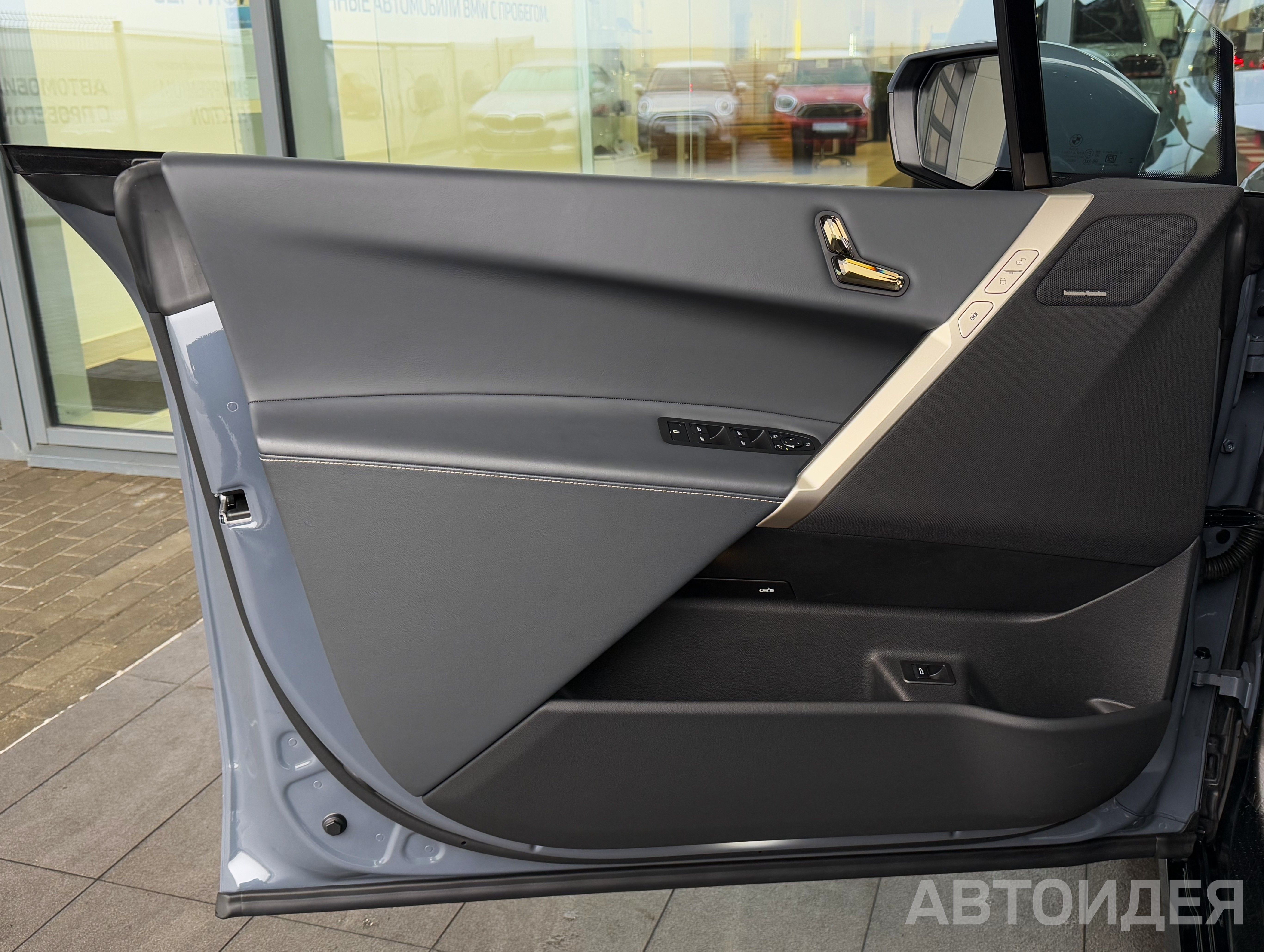BMW i iX xDrive40 фото 10