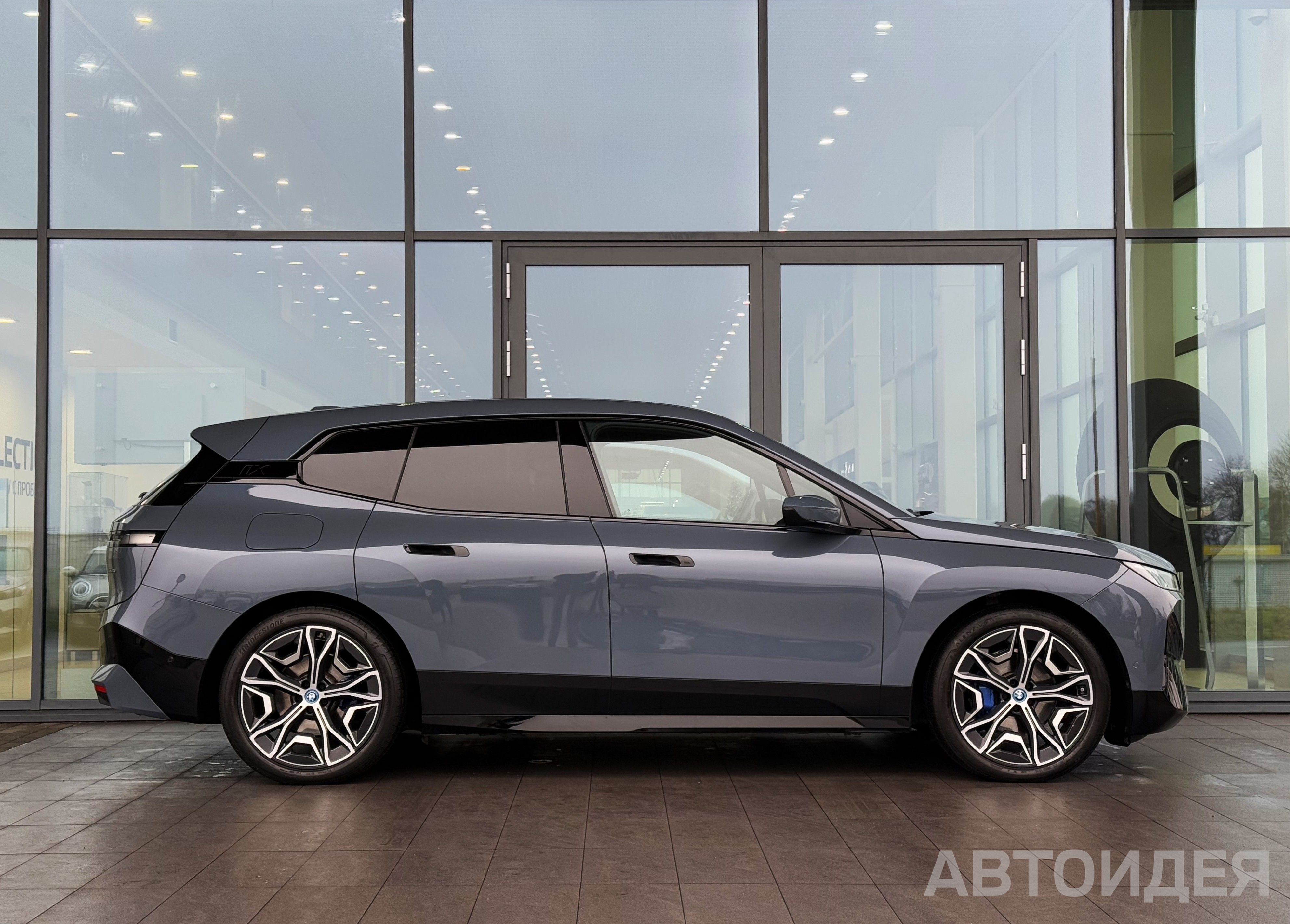 BMW i iX xDrive40 фото 2