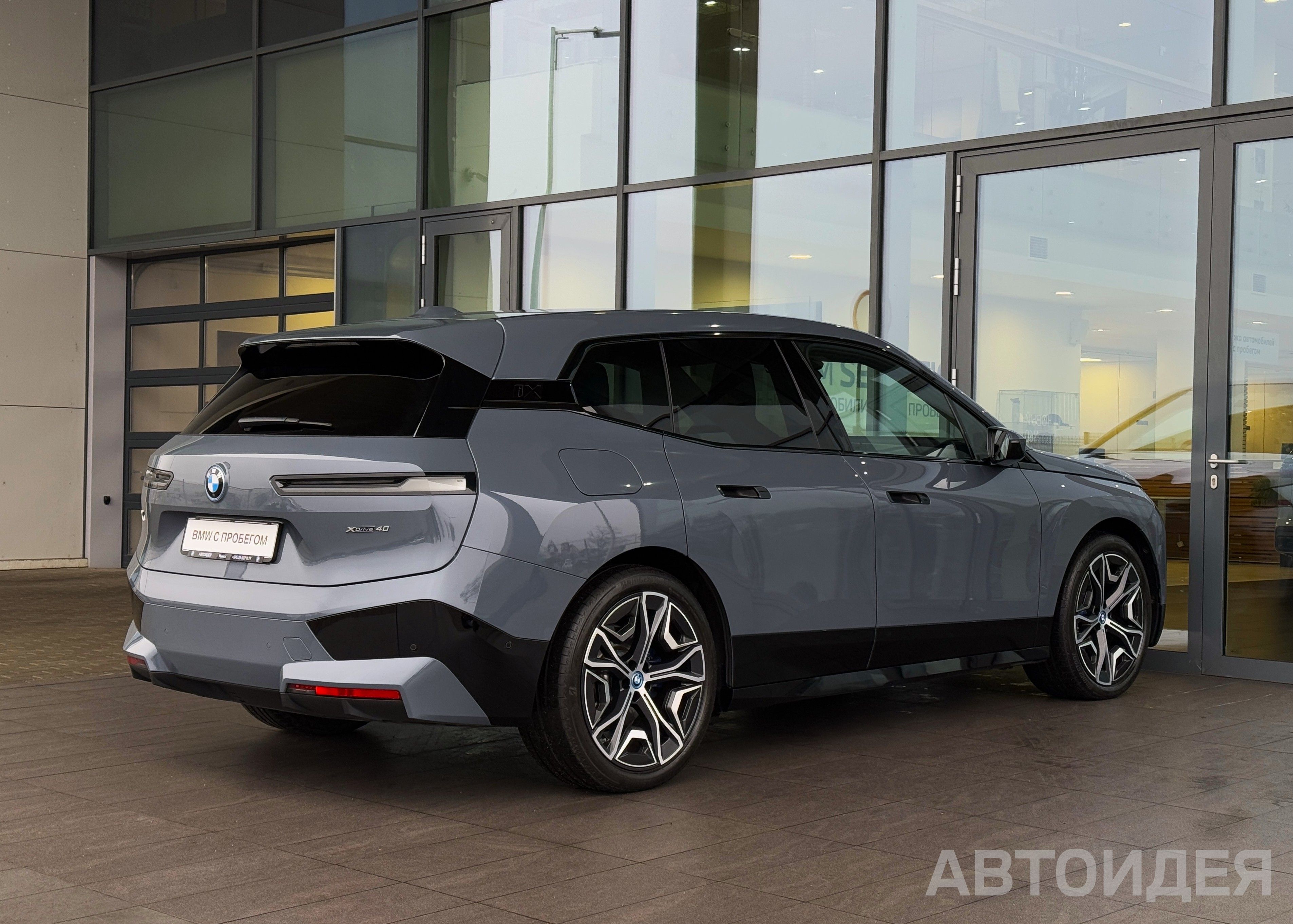 BMW i iX xDrive40 фото 3