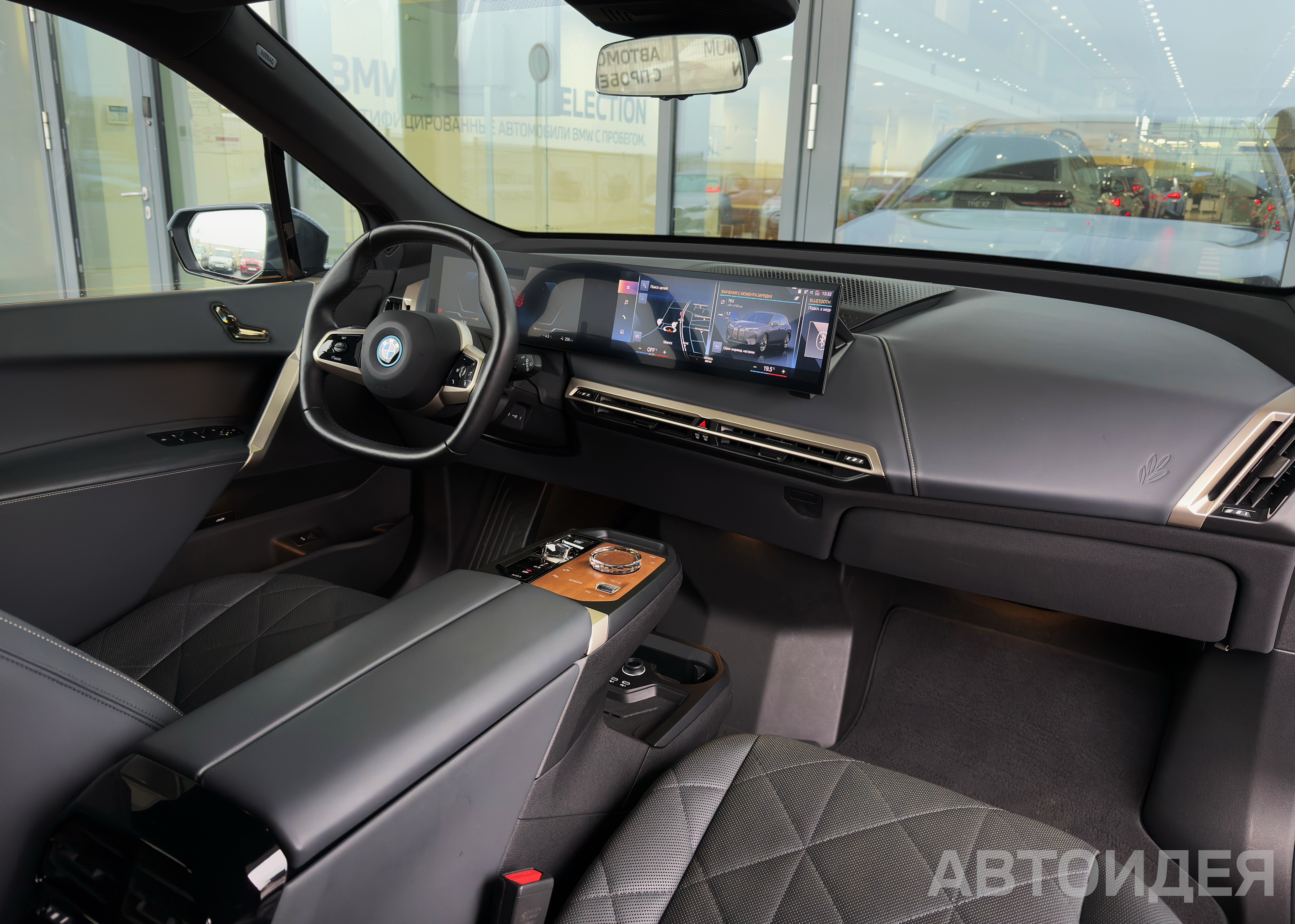 BMW i iX xDrive40 фото 5