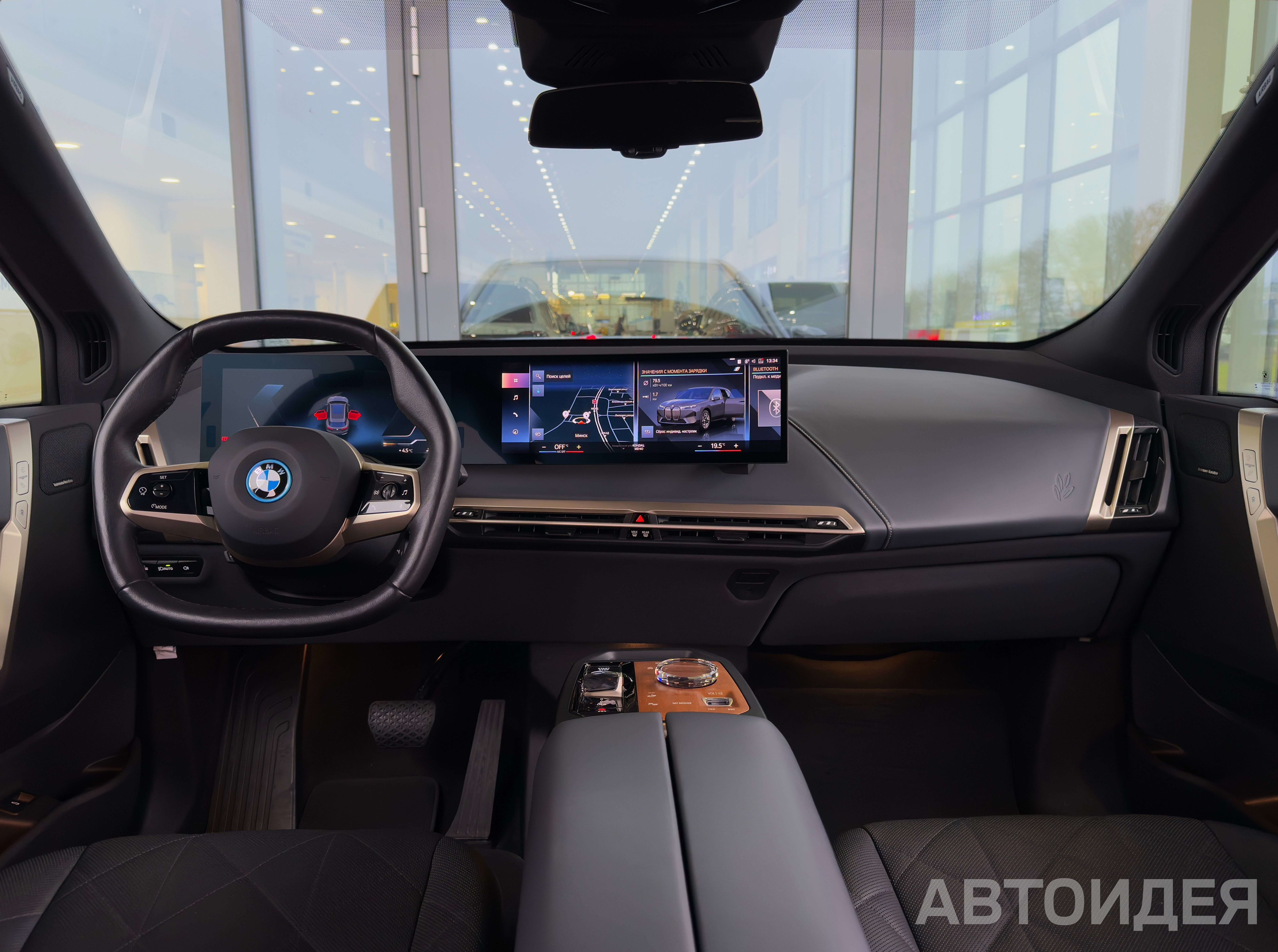 BMW i iX xDrive40 фото 6